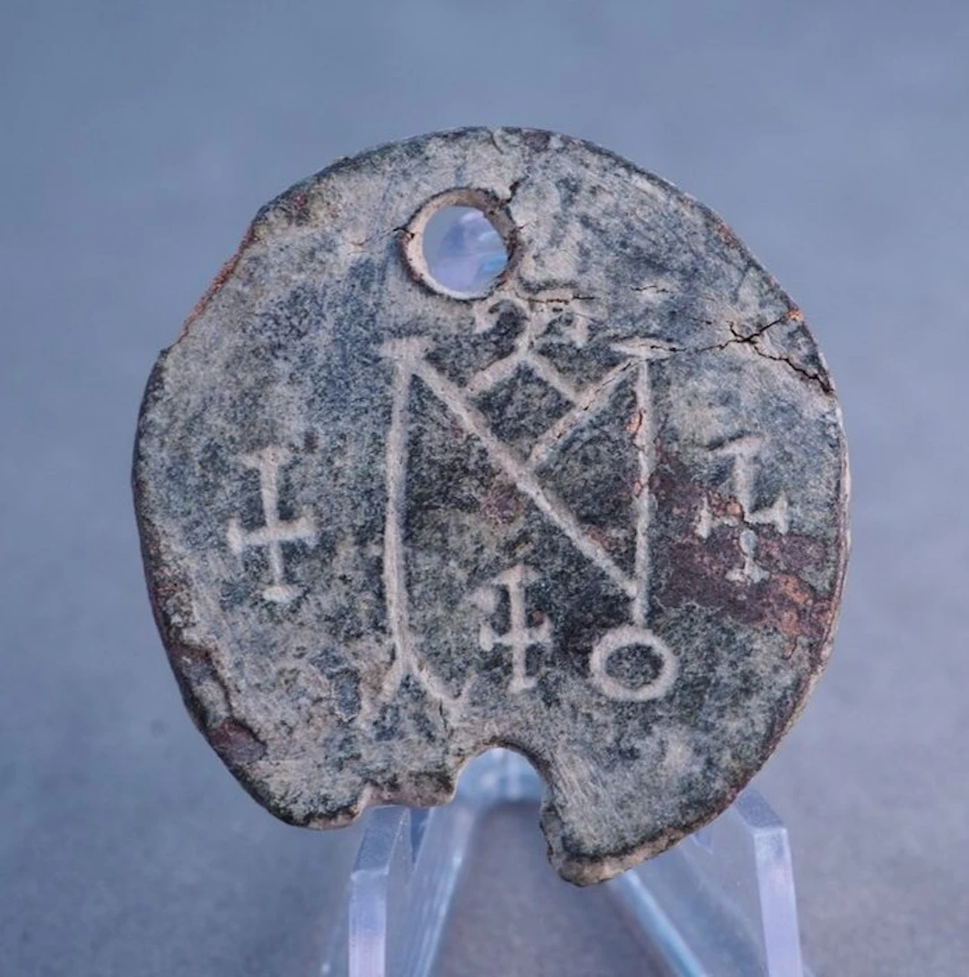 Medieval Bronze Early Christian pendant - 33 mm (No reserve price)