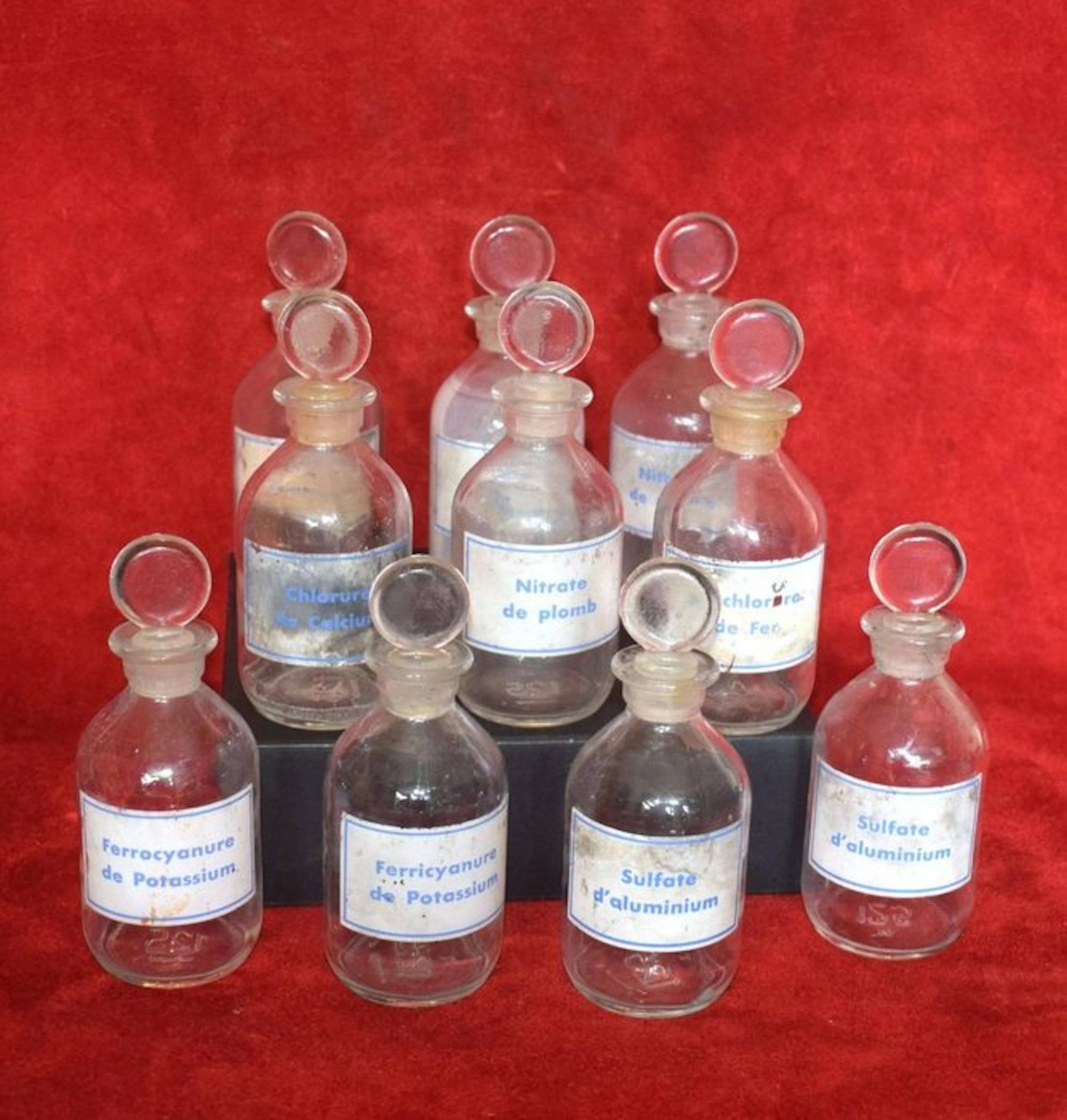 Medical equipment - Set of 10 laboratory glass flasks...