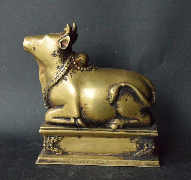 Very large bronze Nandi - 20 cm - Bronze - India - Early 20th century