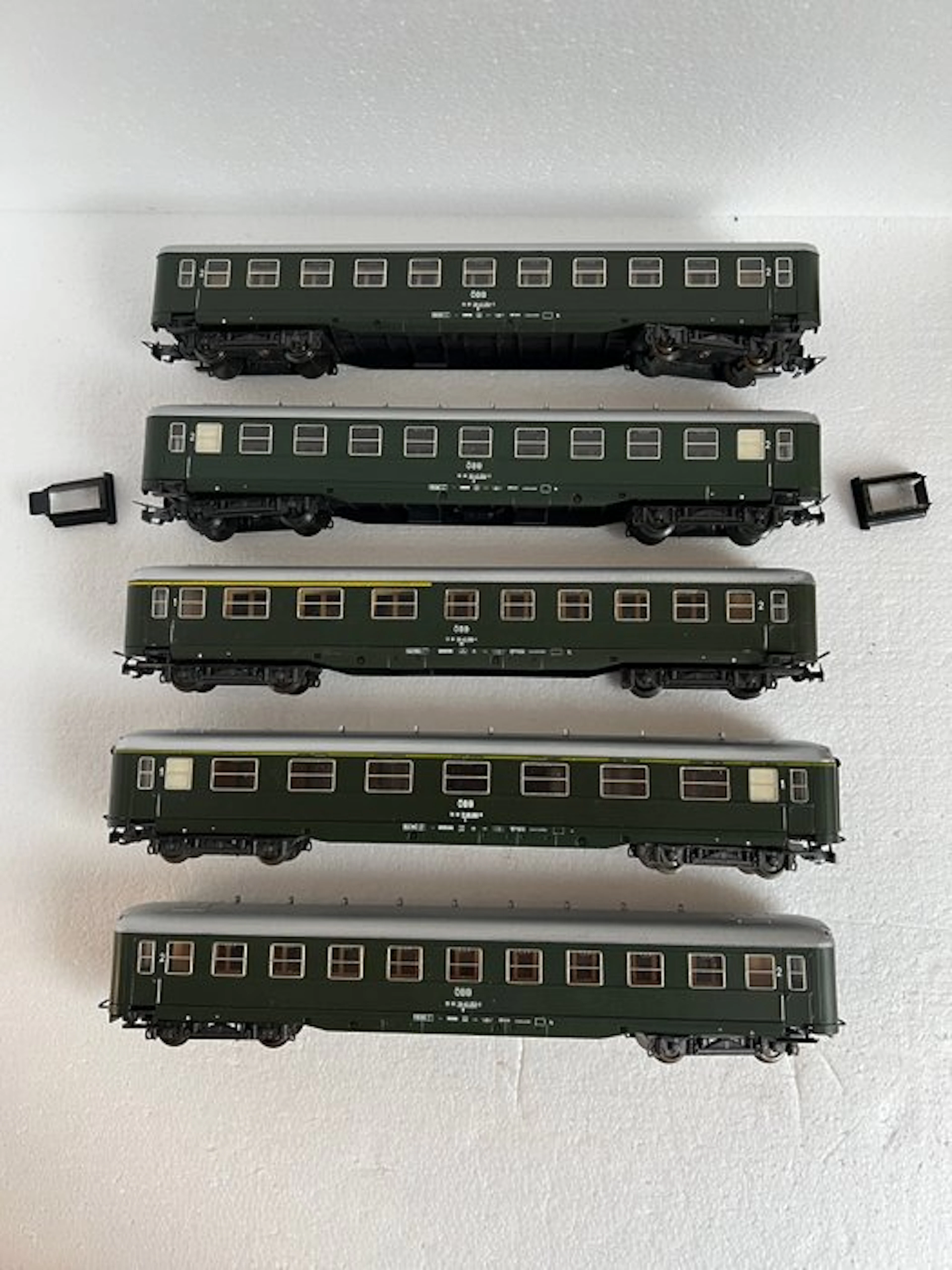 Liliput H0 - Model train wagon (5) - Five green/gray Eilzugwagen coaches