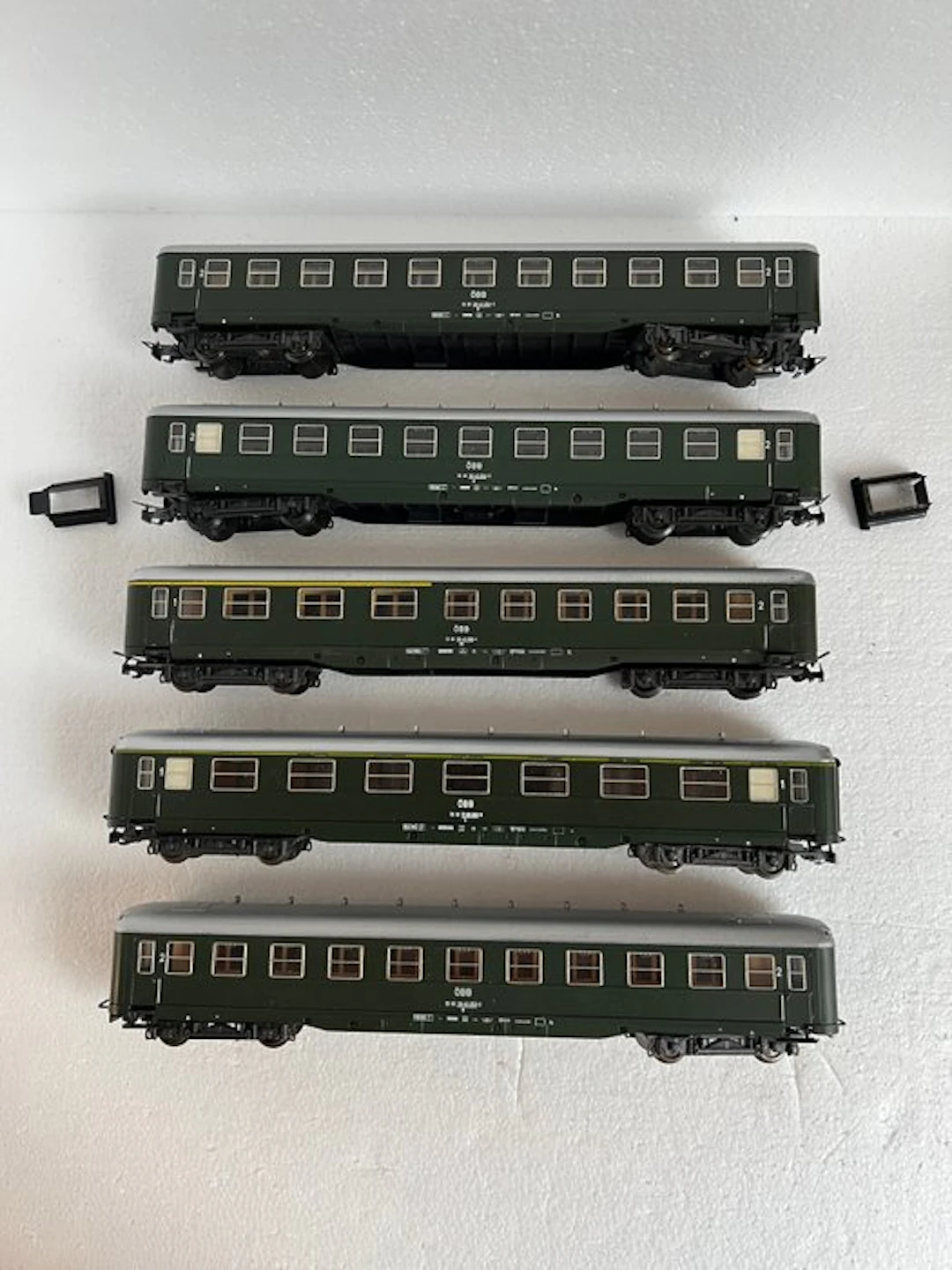 Liliput H0 - Model train wagon (5) - Five green/gray Eilzugwagen coaches