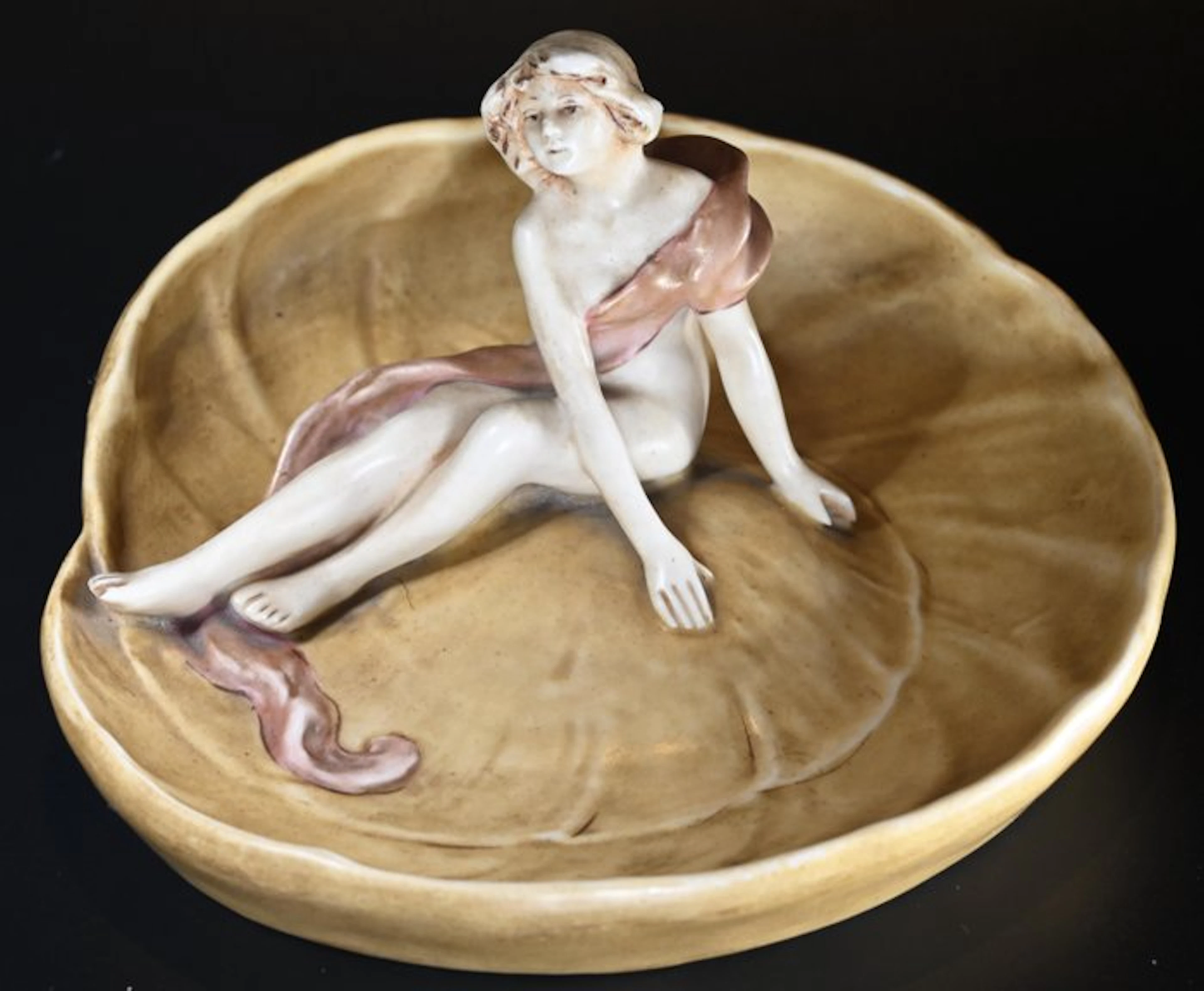 Royal Dux Porzellan-Manufaktur - Dish - Porcelain