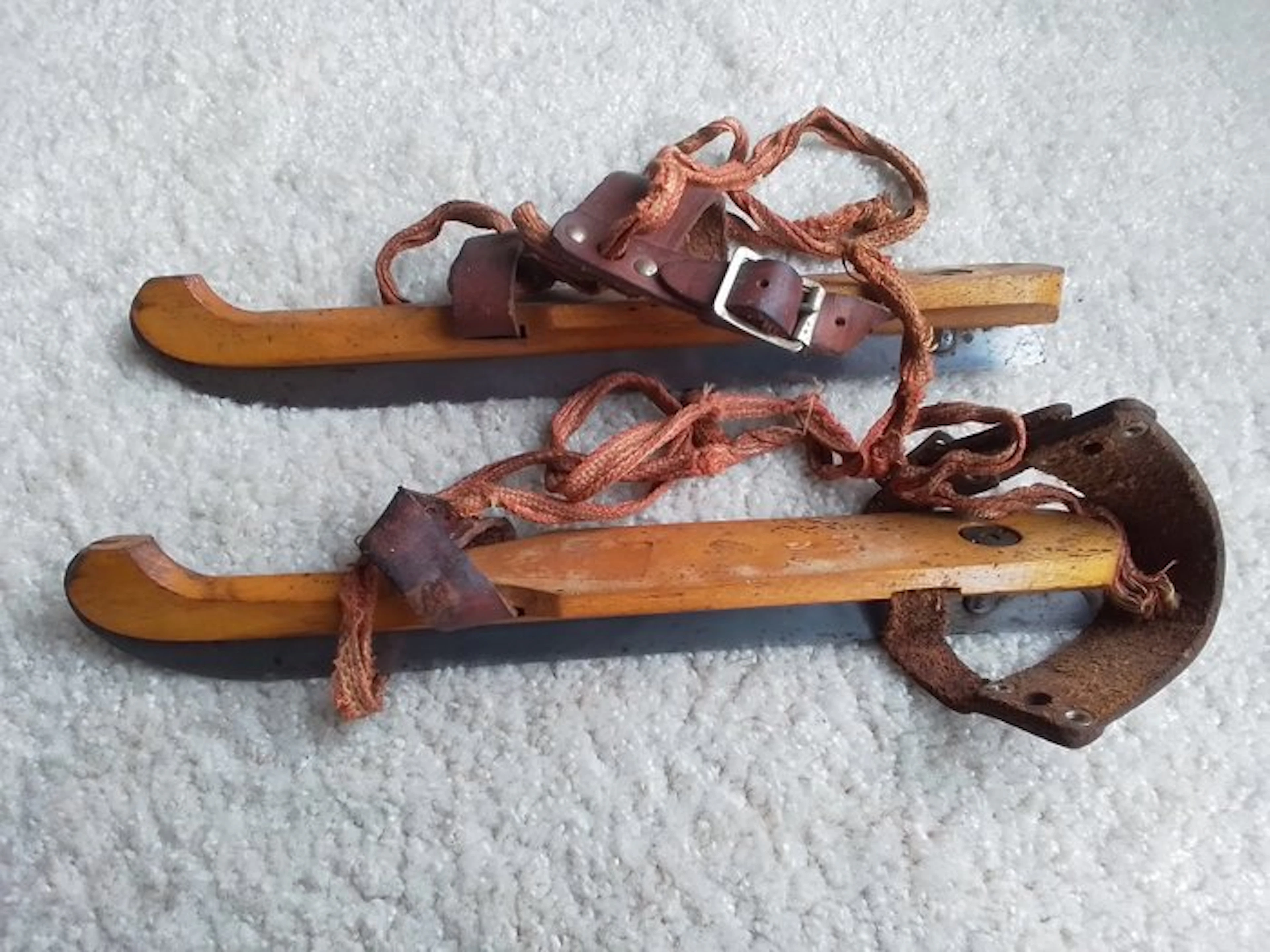 1950 - Kids' skates.