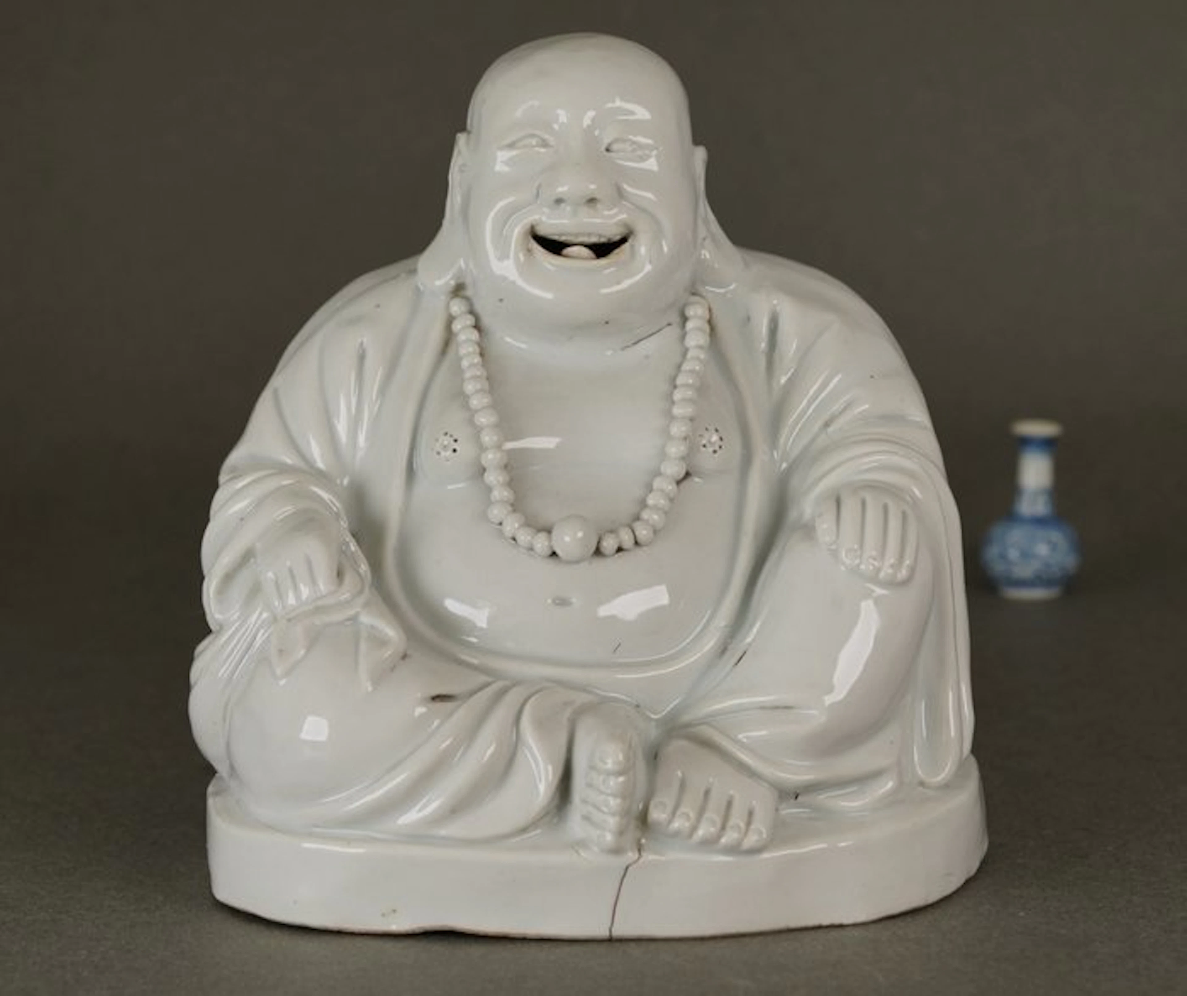 Figure - Large Seated Happy Buddha/Putai/Budai - Blanc de Chine (Dehua