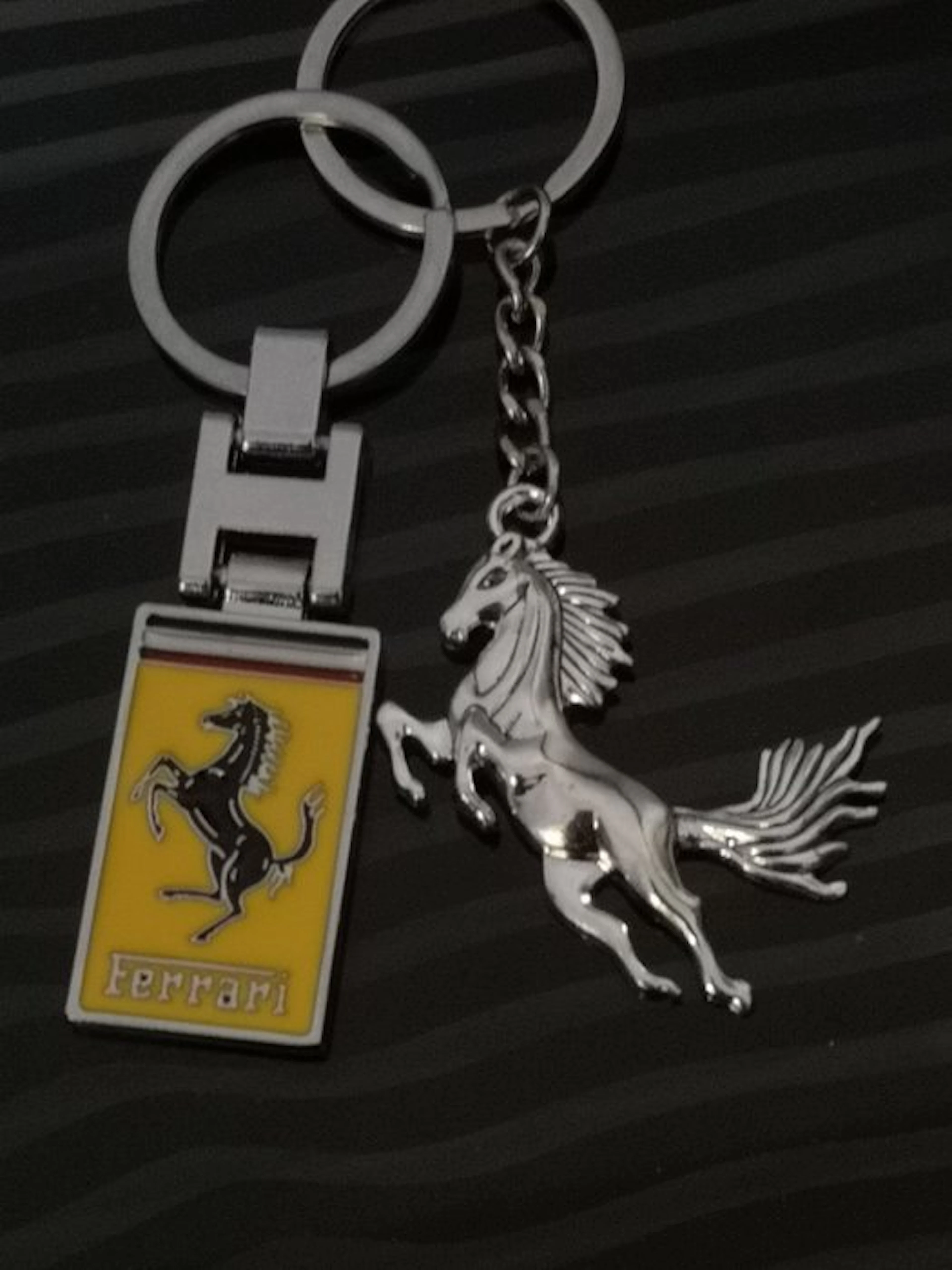 2 keychains - Ferrari