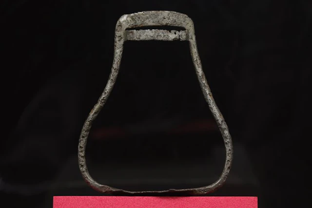 Medieval (Gothic) - Iron Crusader Stirrup - 14.5 cm (No reserve price)