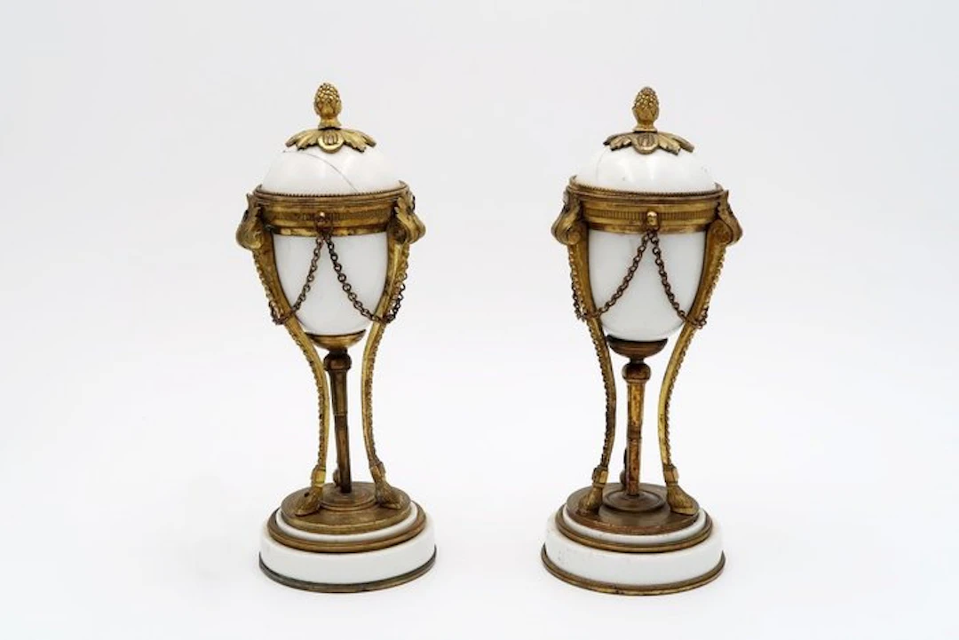 Cassolette (2) - Bronze, Marble - Pair of overturned candlestick holders