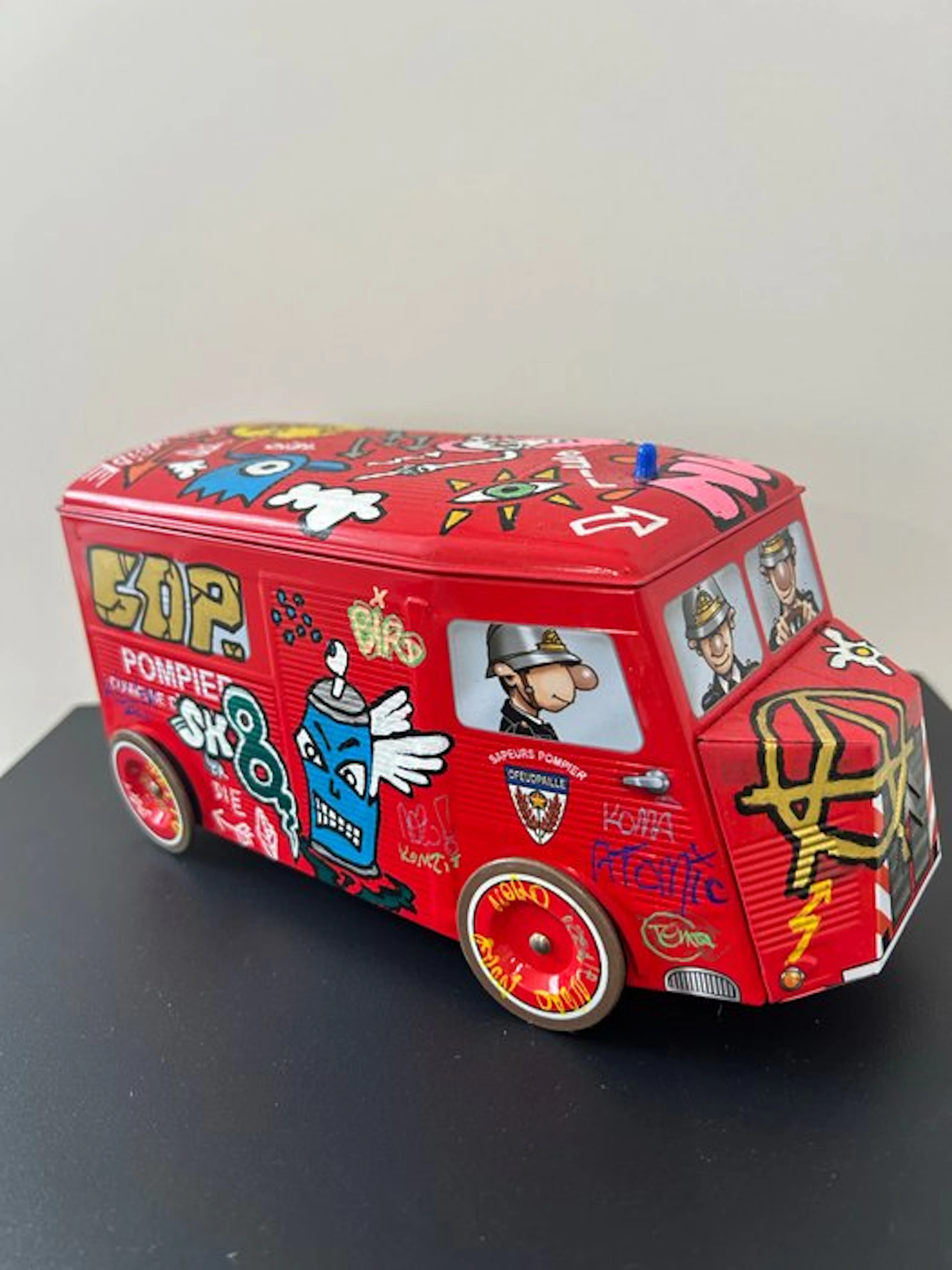eR.B. - Street Art " Camionnette des pompiers "