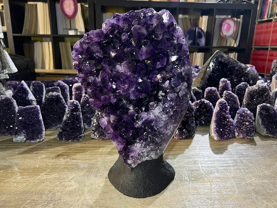 Amethyst Crystal cluster - Height: 94 cm - Width: 35 cm- 59 kg - (1)