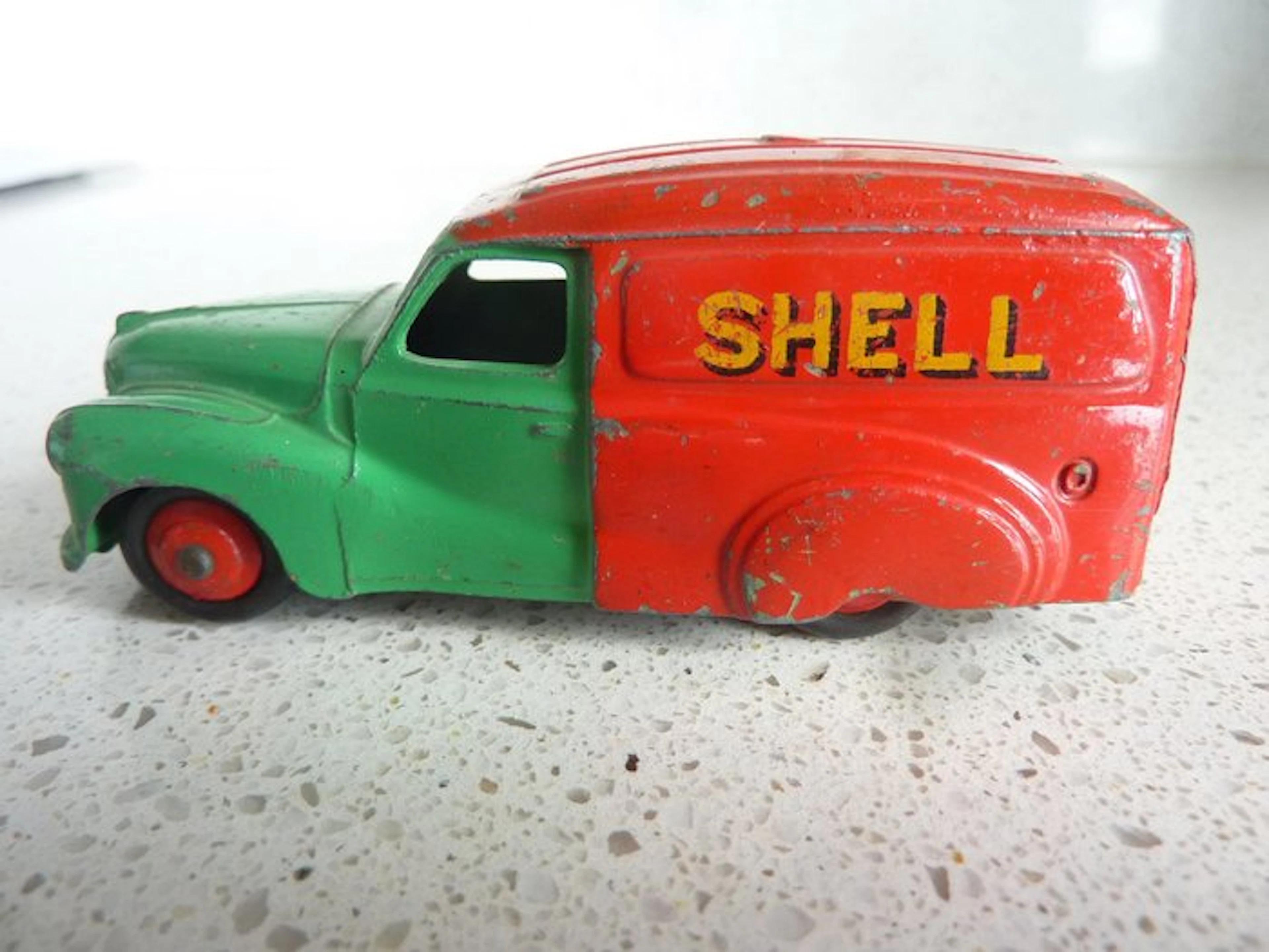 Dinky Toys 1:43 - Model van - Austin bestelwagen - Austin Van BP / SCHELL No