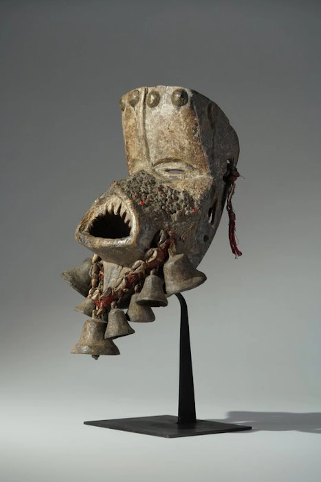A wooden mask - Guerre - We - Côte d'Ivoire