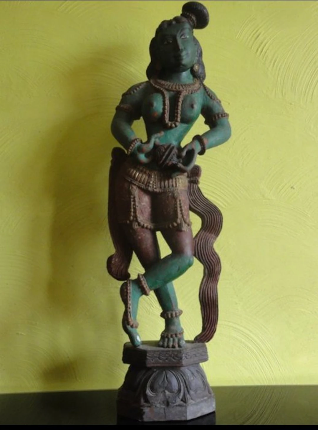 Yakshi with musical instrument - 90 cm - Wood - India - first half 20th century