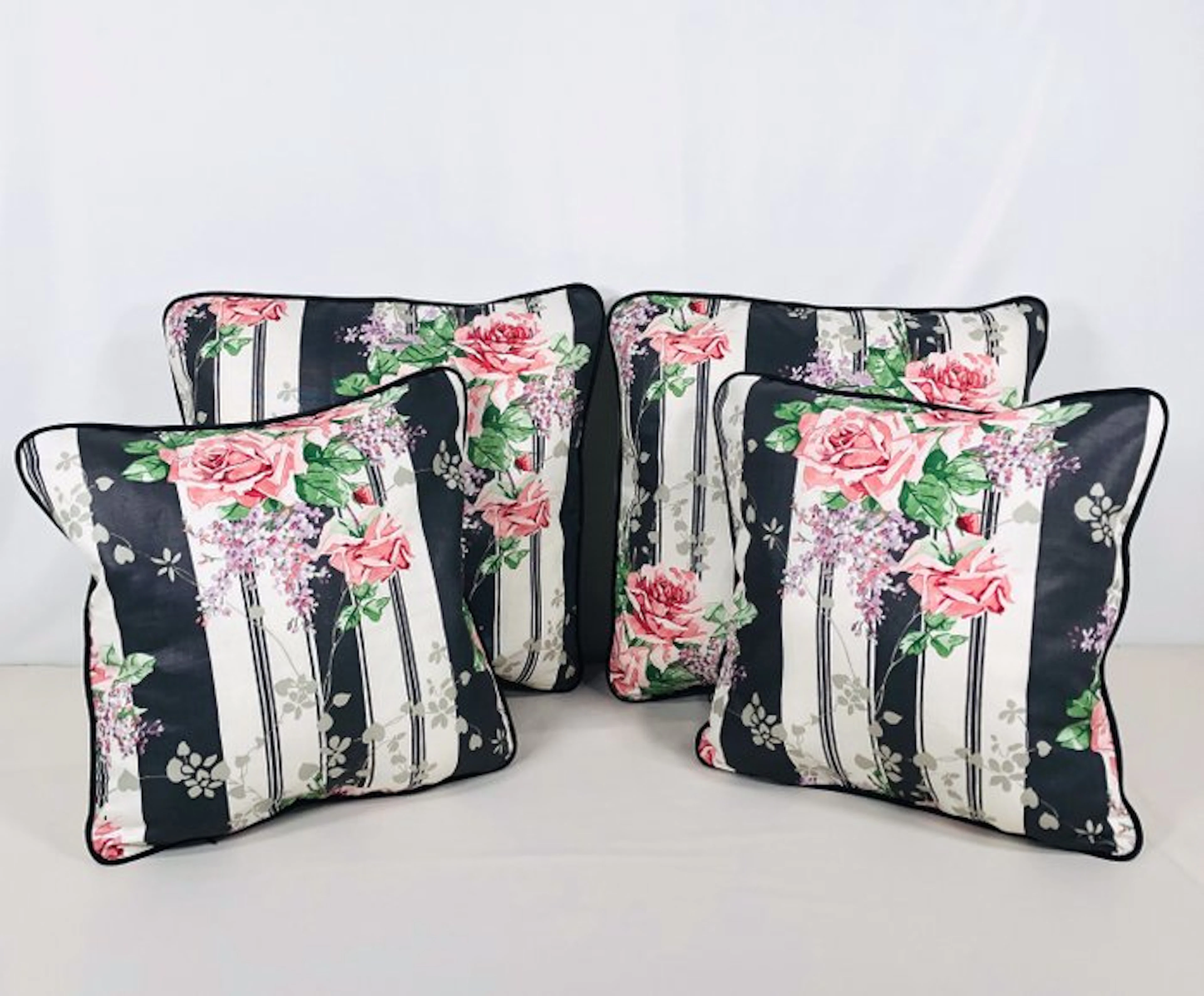 SANDERSON- New set of four cushions made with Sanderson fabric - Cushion
