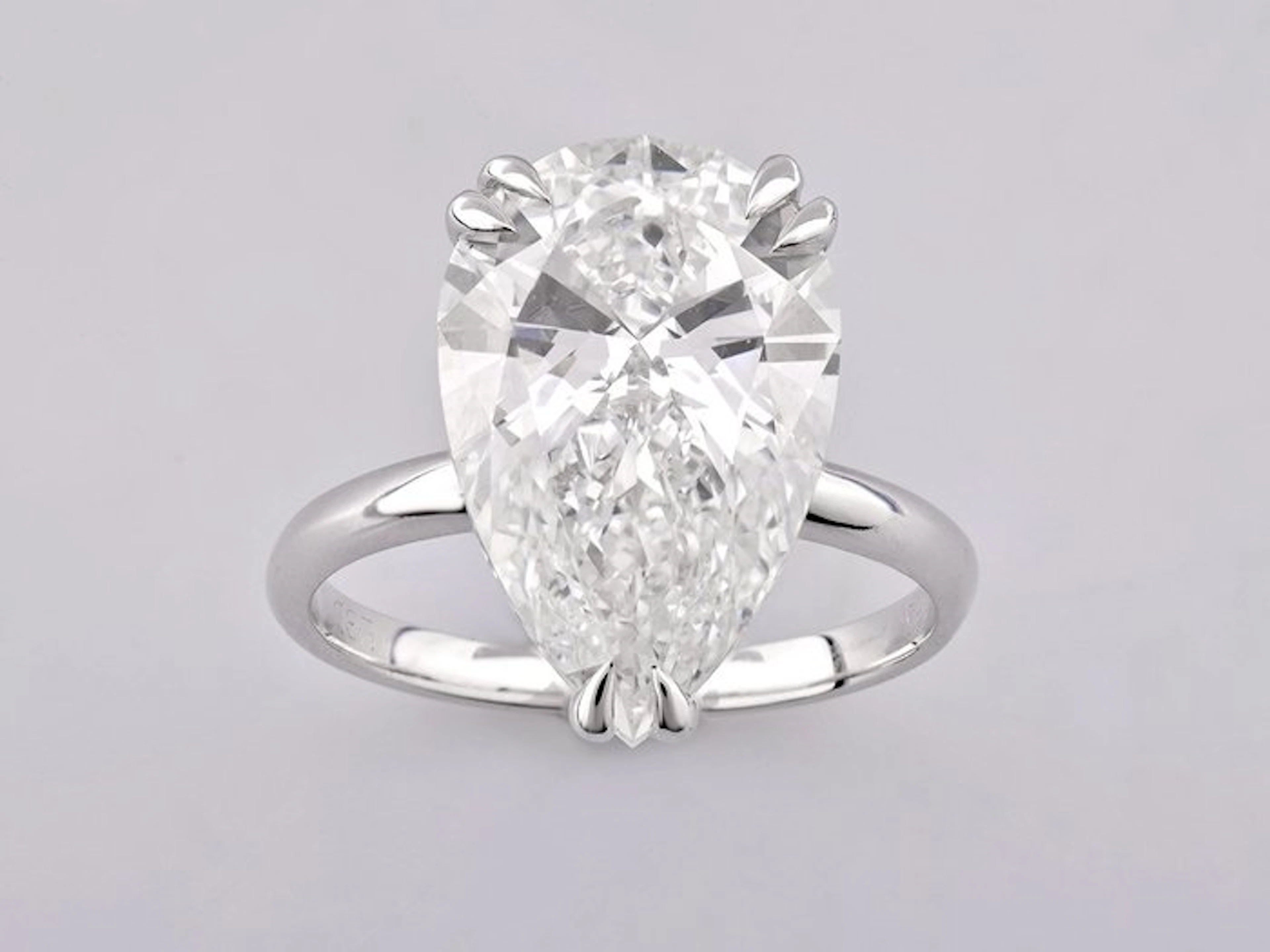 Ring - 14 kt. White gold - 7.02ct. tw. Diamond (Lab-grown)
