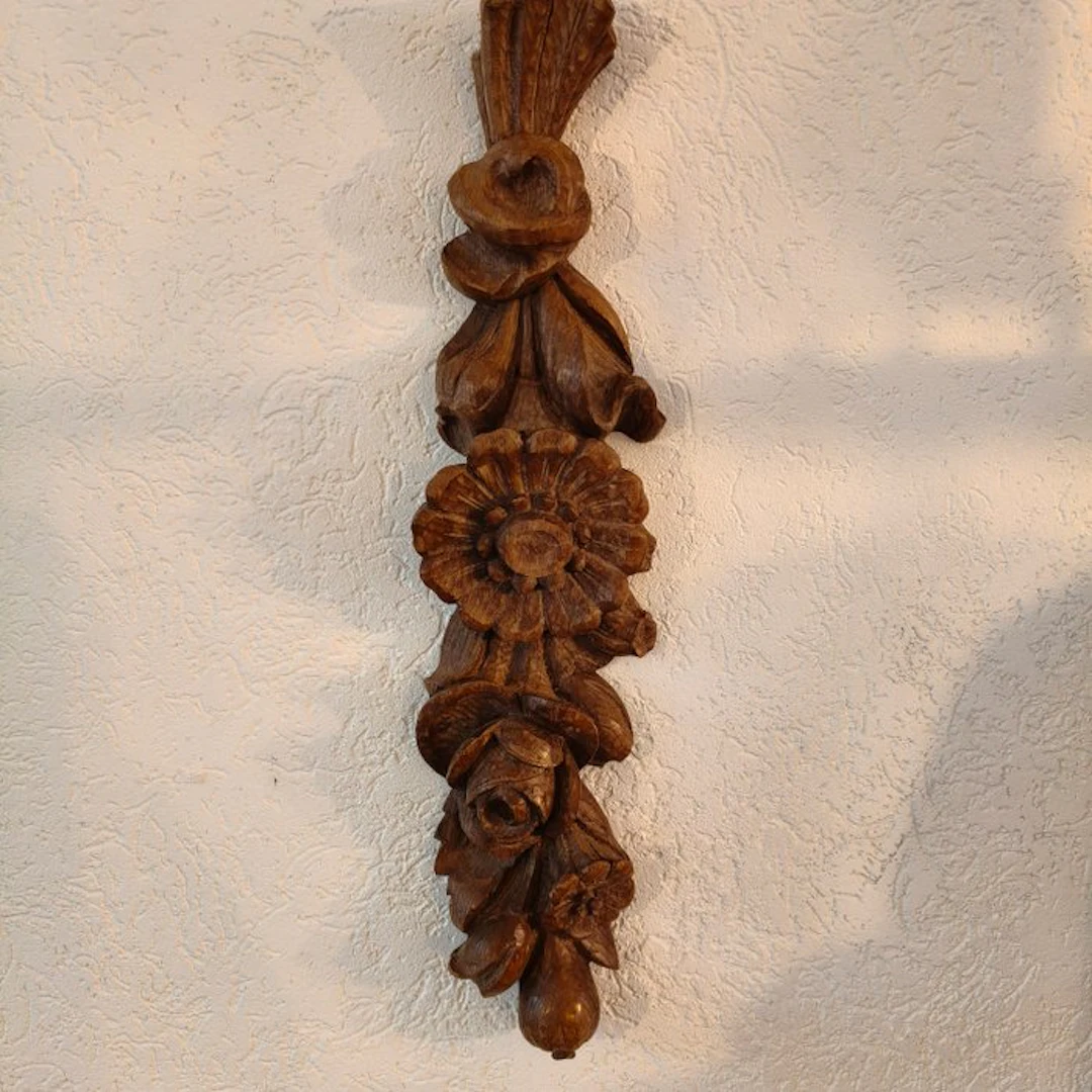 Antique inspired Architectural ornament - 1950-1960 - Oak floral ornament.