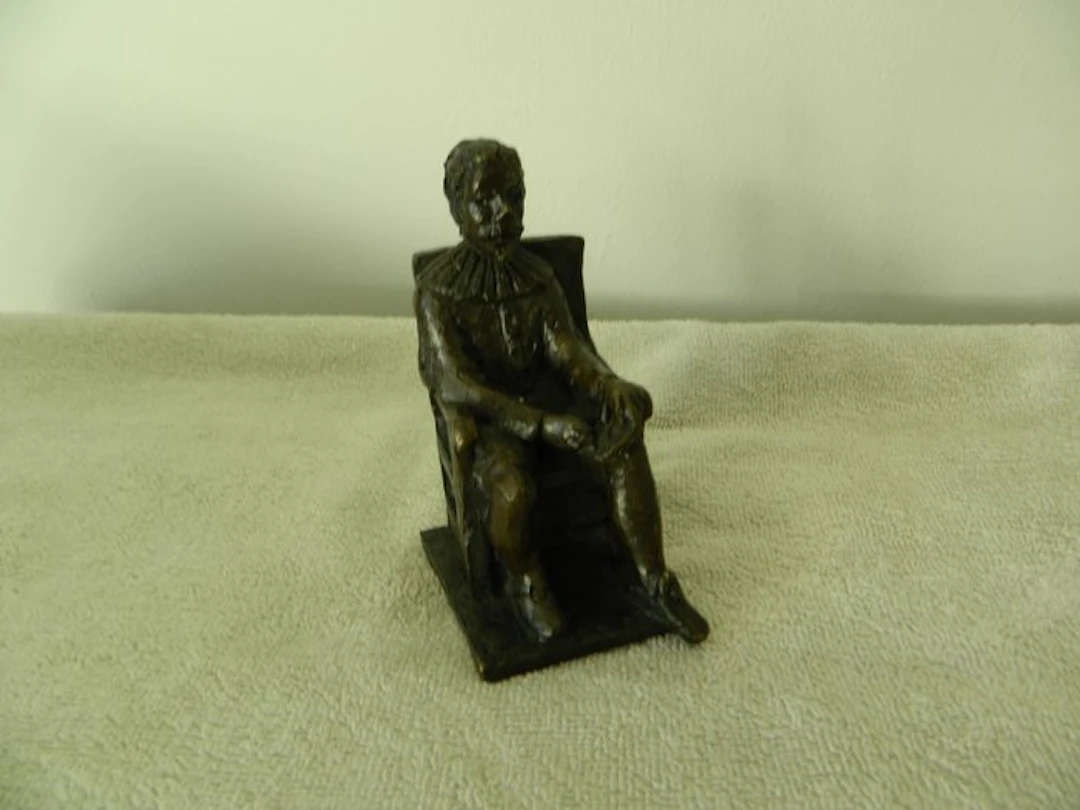 Figurine - Man op stoel - Bronze