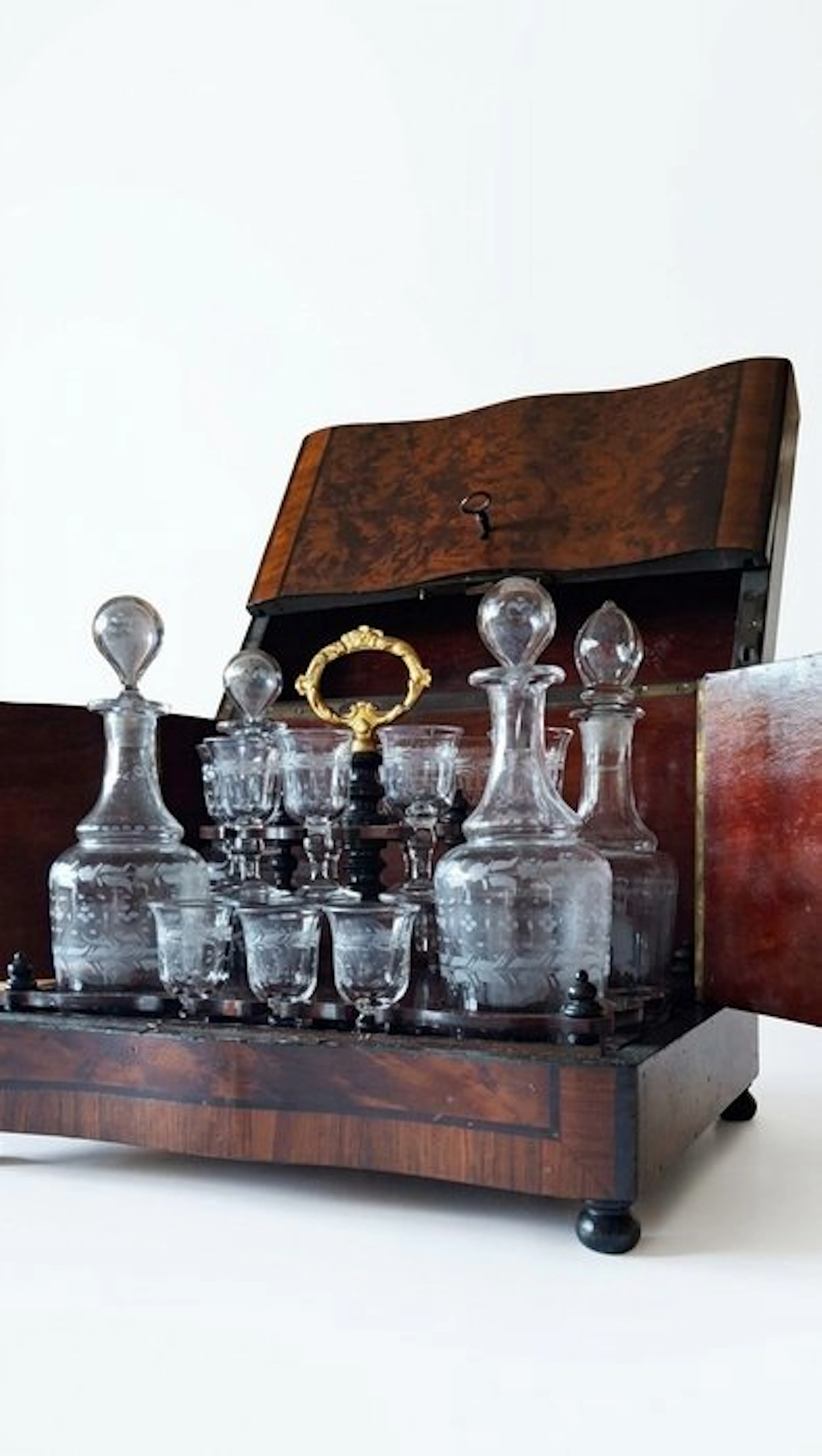 Liquor cabinet - Mahogany - Liquor cabinet