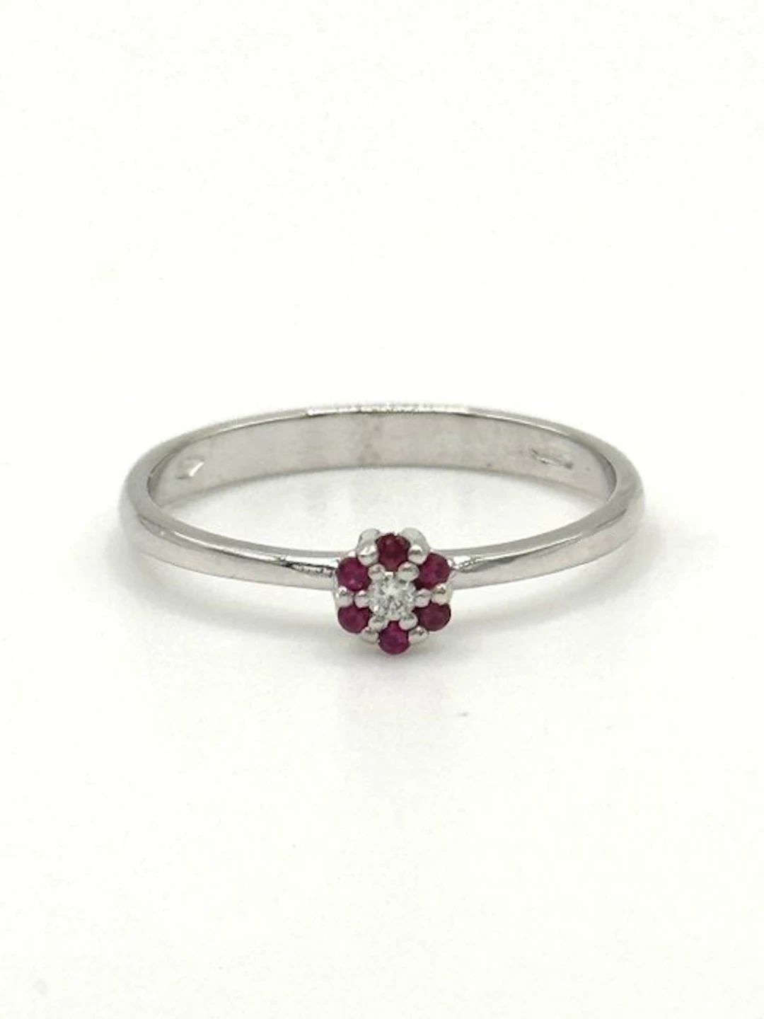 Engagement ring - 18 kt. White gold - 0,22ct. tw. Ruby - Diamond