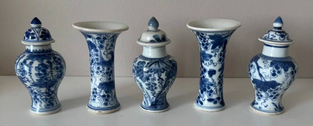Lidded vase - Porcelain - China - Kangxi (1662-1722)...