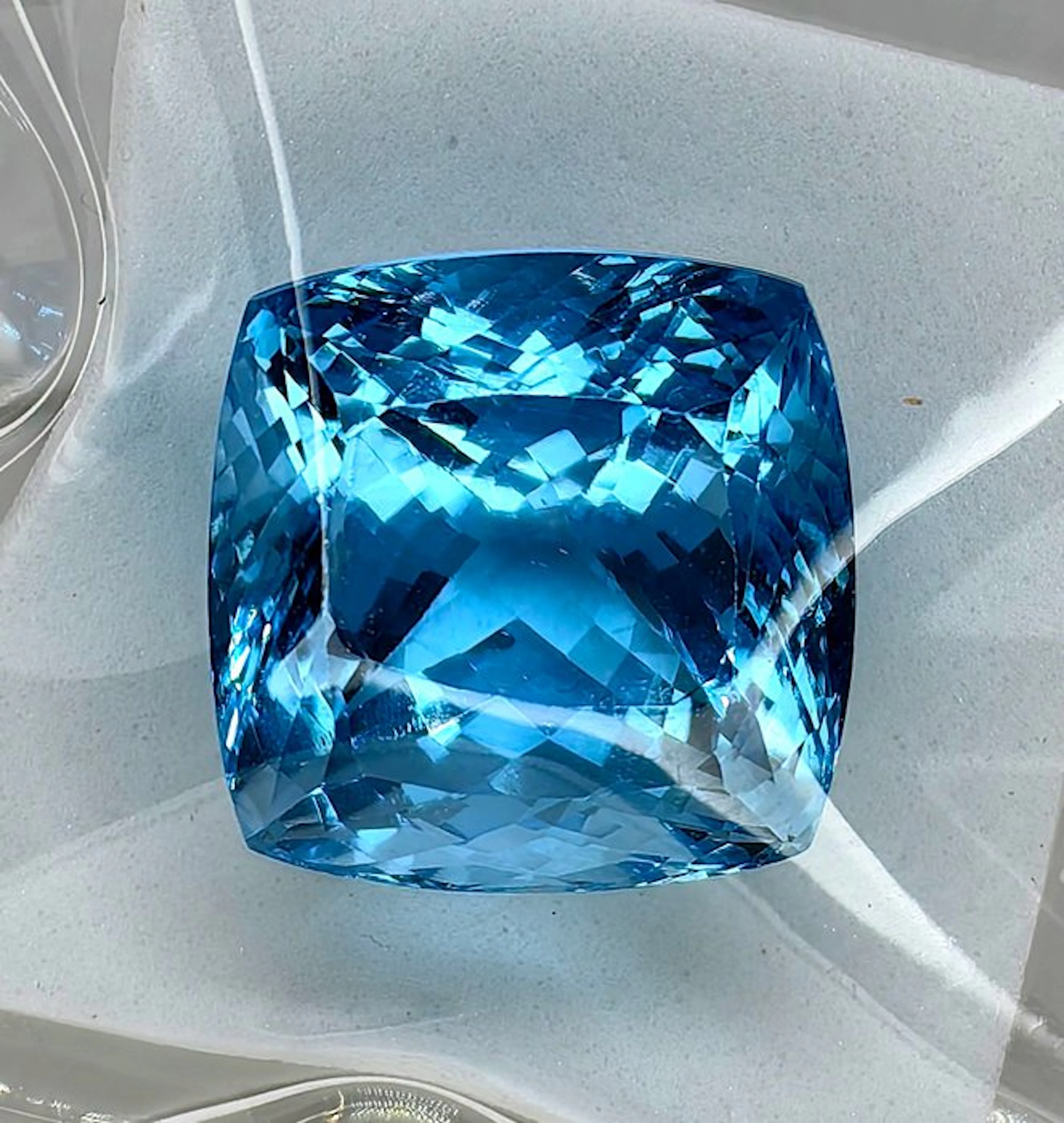 No reserve price Blue Topaz - 52.67 ct - Instituto Gemólogico Español (IGE)
