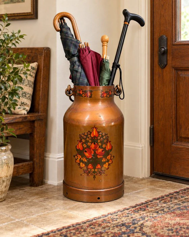 Decoratieve aluminium melkbus als parapluhouder – warm...
