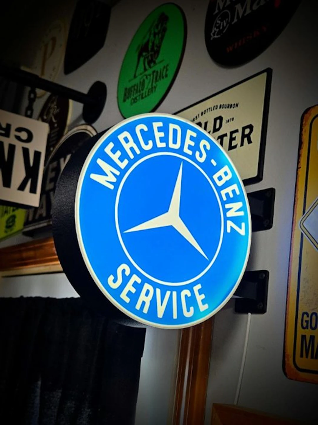 Mercedes double-sided hanging illuminated sign. - Insegna Mercedes bifacciale