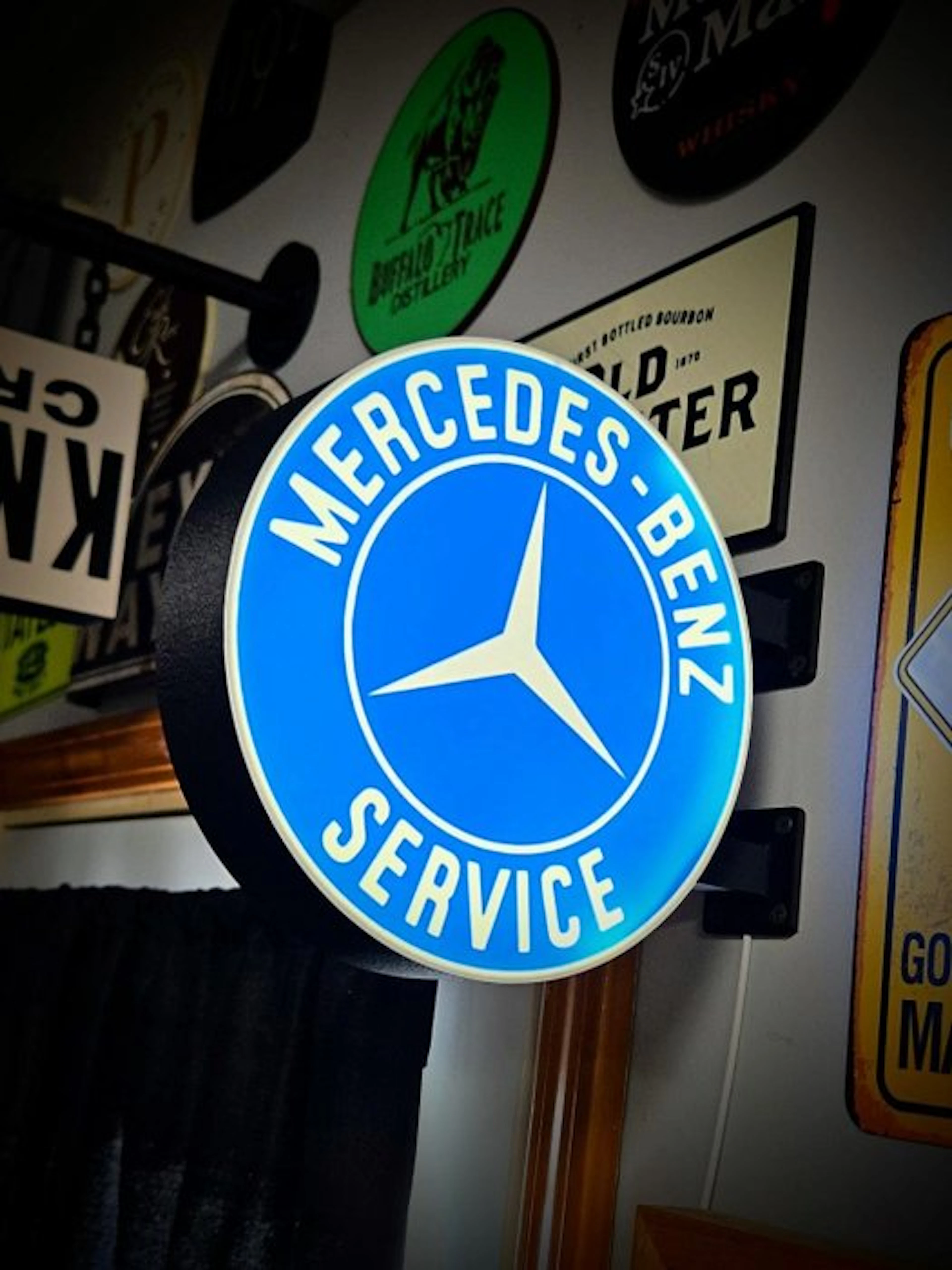 Mercedes double-sided hanging illuminated sign. - Insegna Mercedes bifacciale