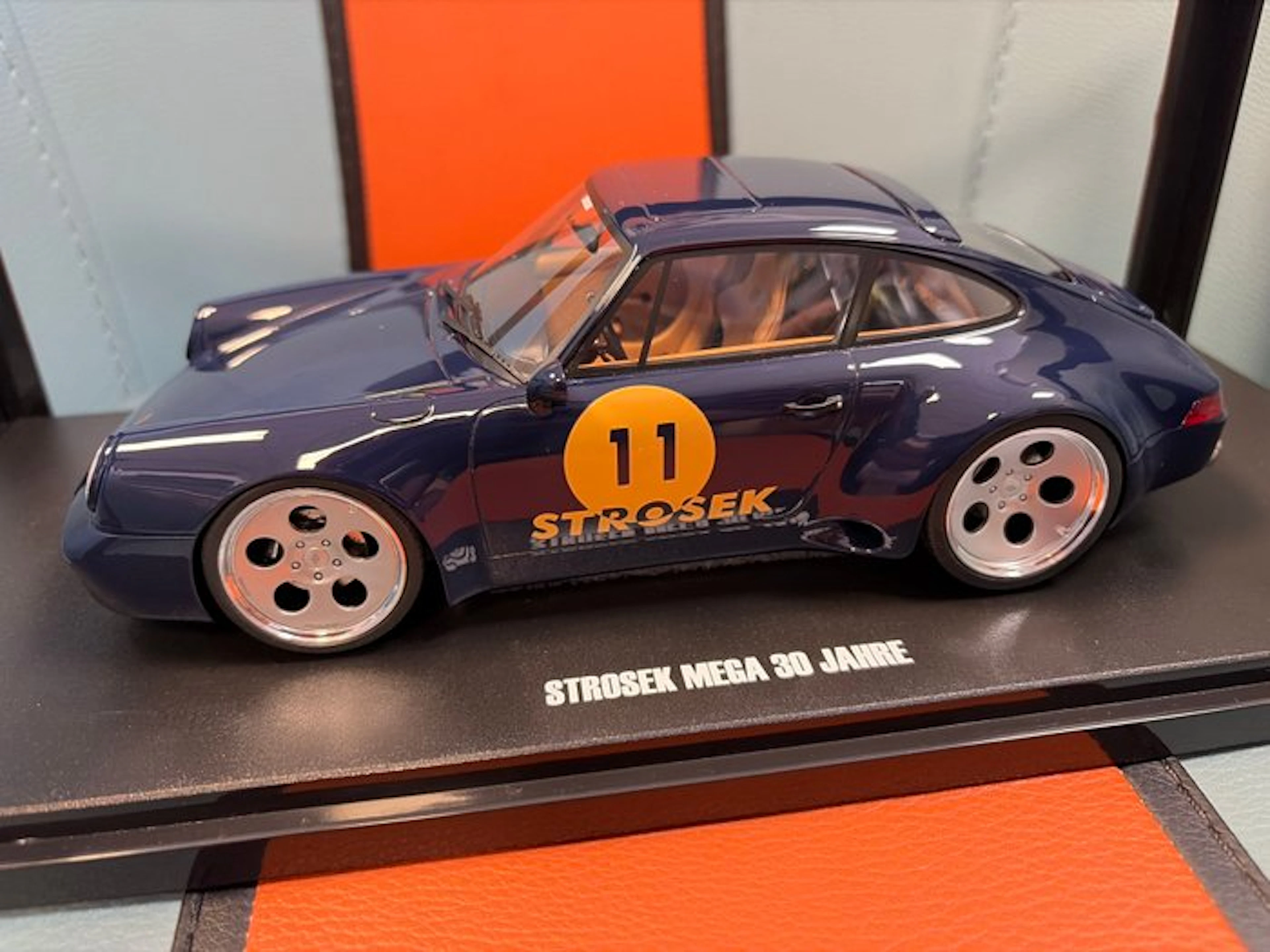GT Spirit 1:18 - Model sports car - Porsche 911 RWB Strosek Mega 30