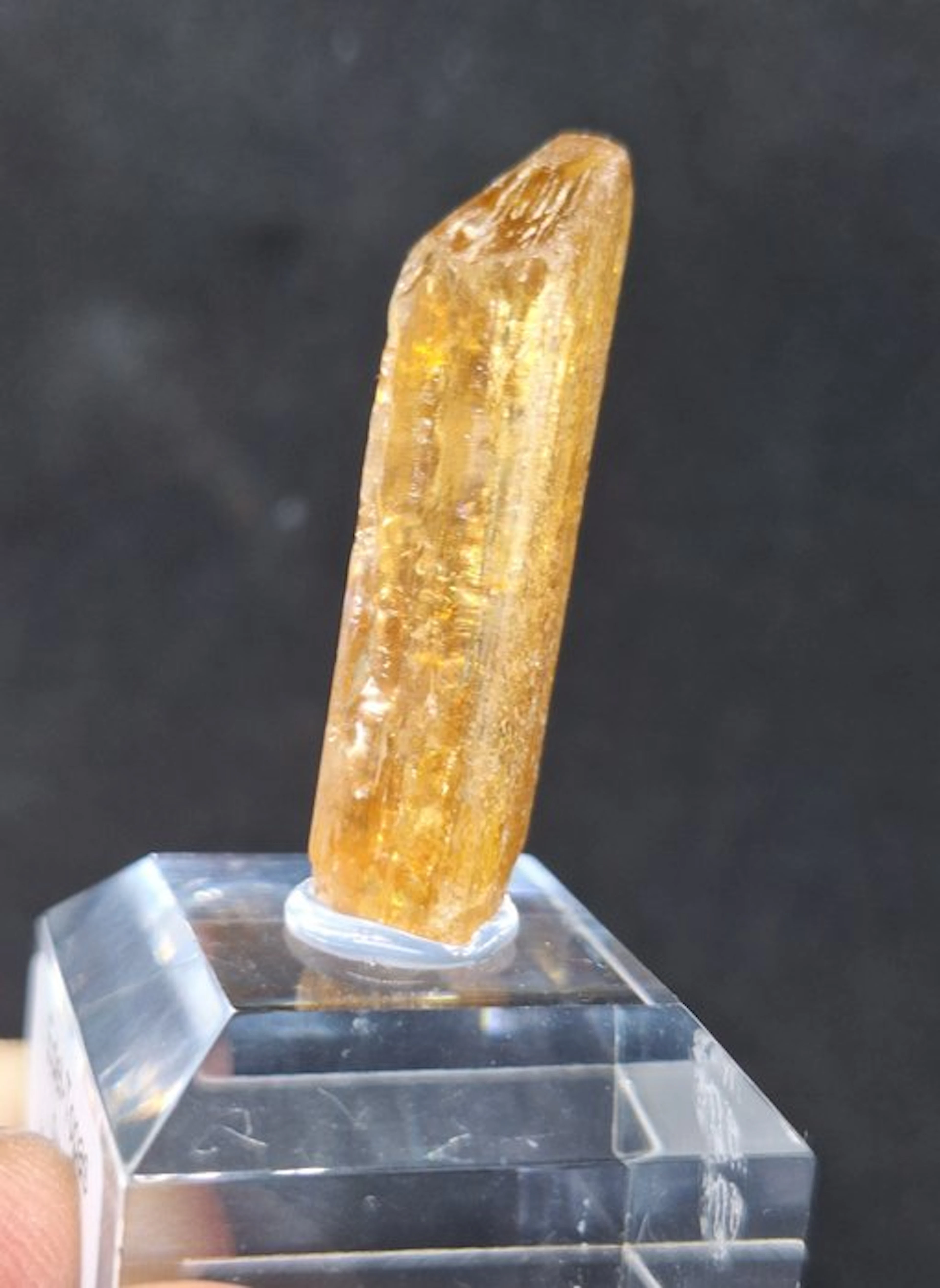 Rare "Imperial" Topaz Crystal - Height: 37 mm - Width: 13 mm- 9.6 g