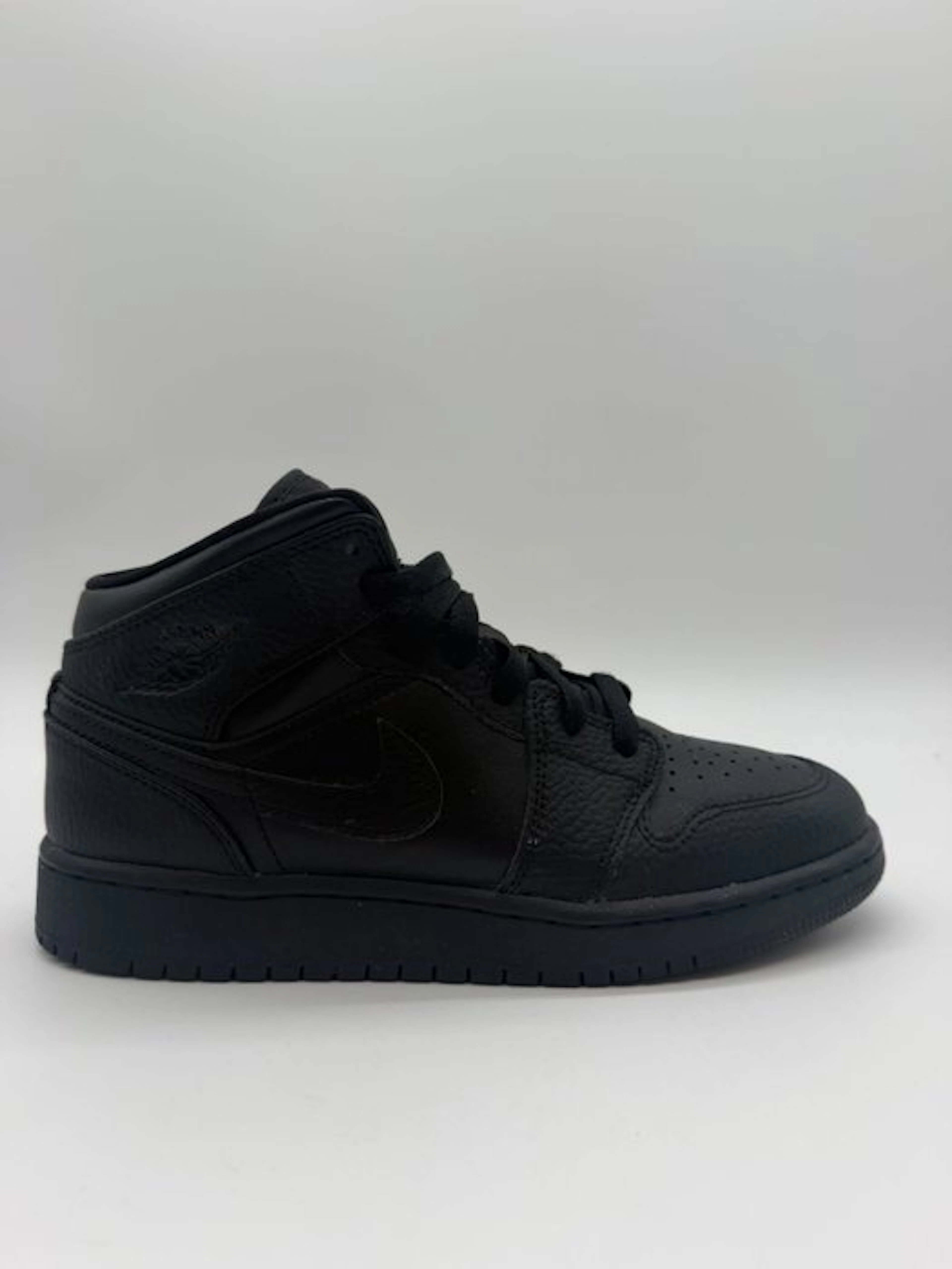 Nike - Jordan 1 Triple Black - Sneakers - Size: EU 38.5
