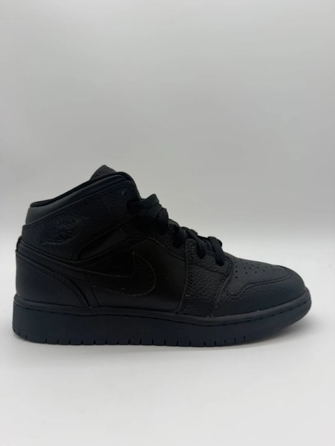 Nike - Jordan 1 Triple Black - Sneakers - Size: EU 38.5