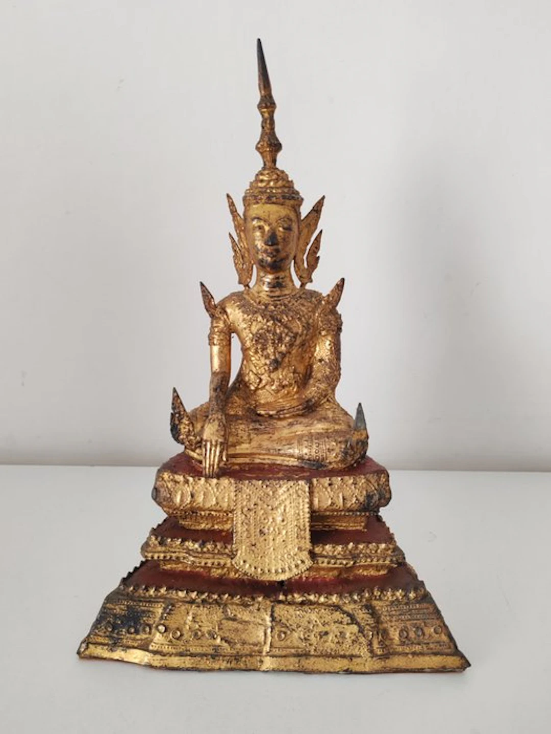 Enthroned Buddha statue in gilded bronze and lacquer...