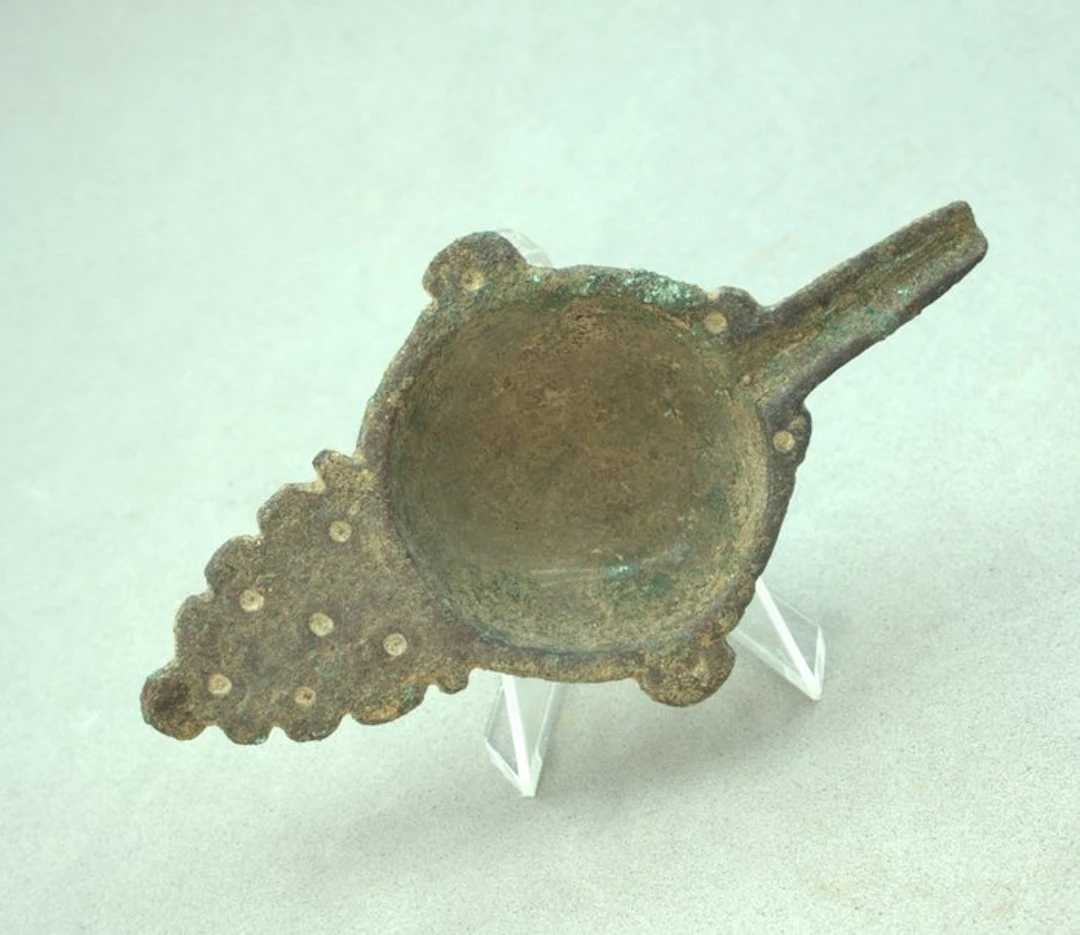 Early medieval Bronze oil lamp filler - 104 mm