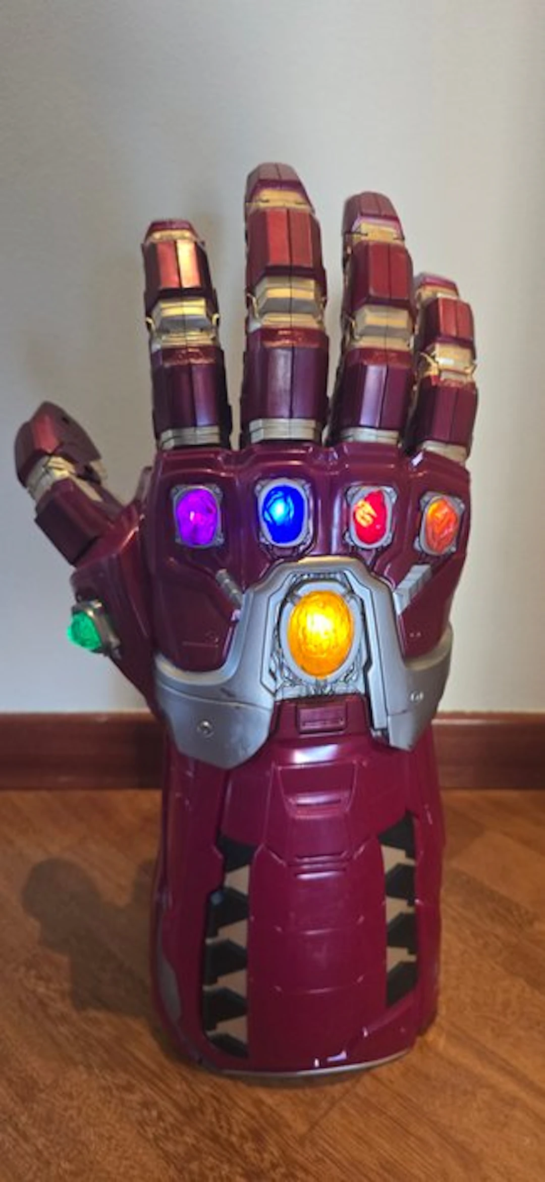 Marvel: Avengers - Hasbro - - Movie prop Gauntlet Avengers Marvel Premium