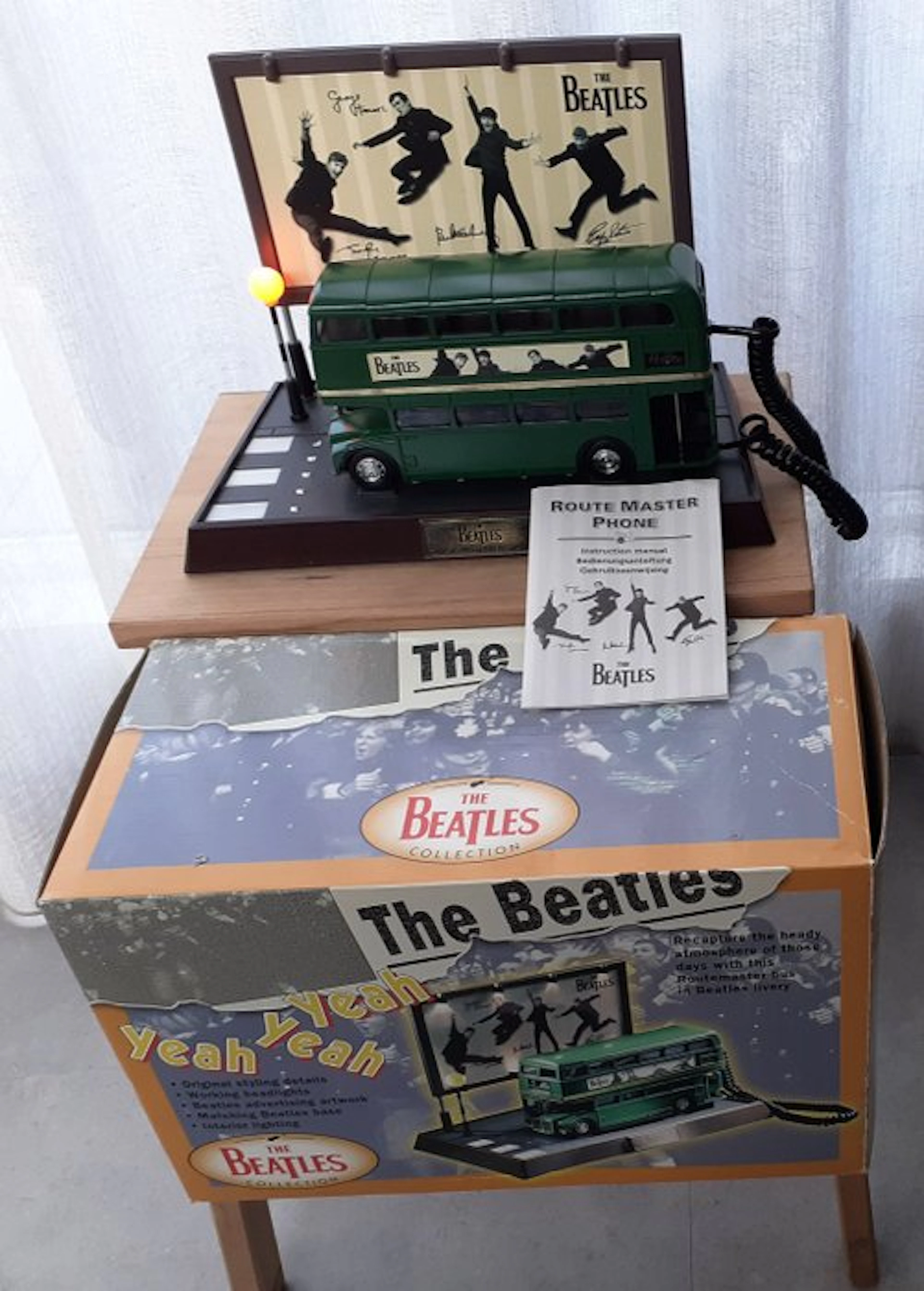 Beatles - Collector Bus Telephone with London Bus and...