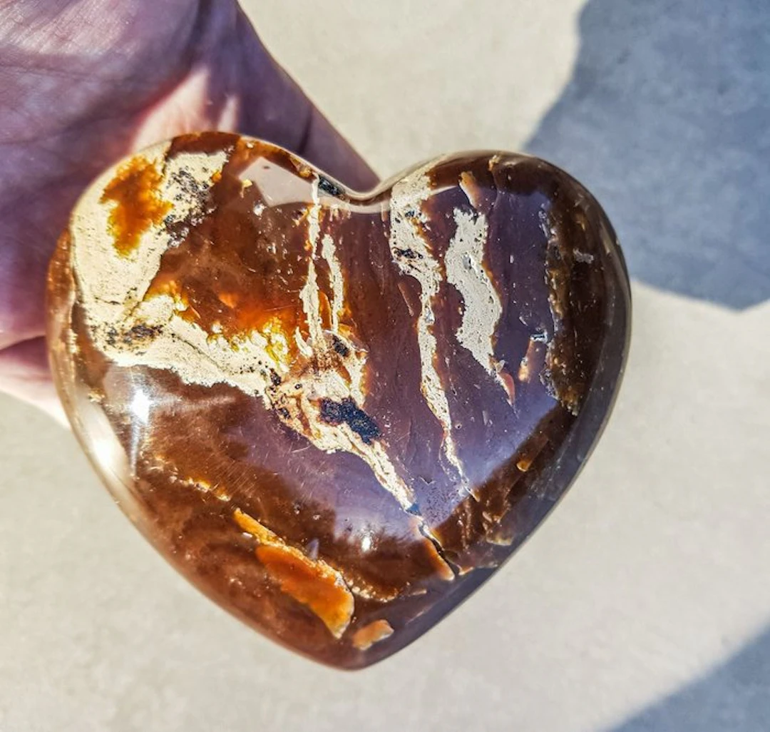 Amber - Amber - Heart shape Gold Amber Sculpture...