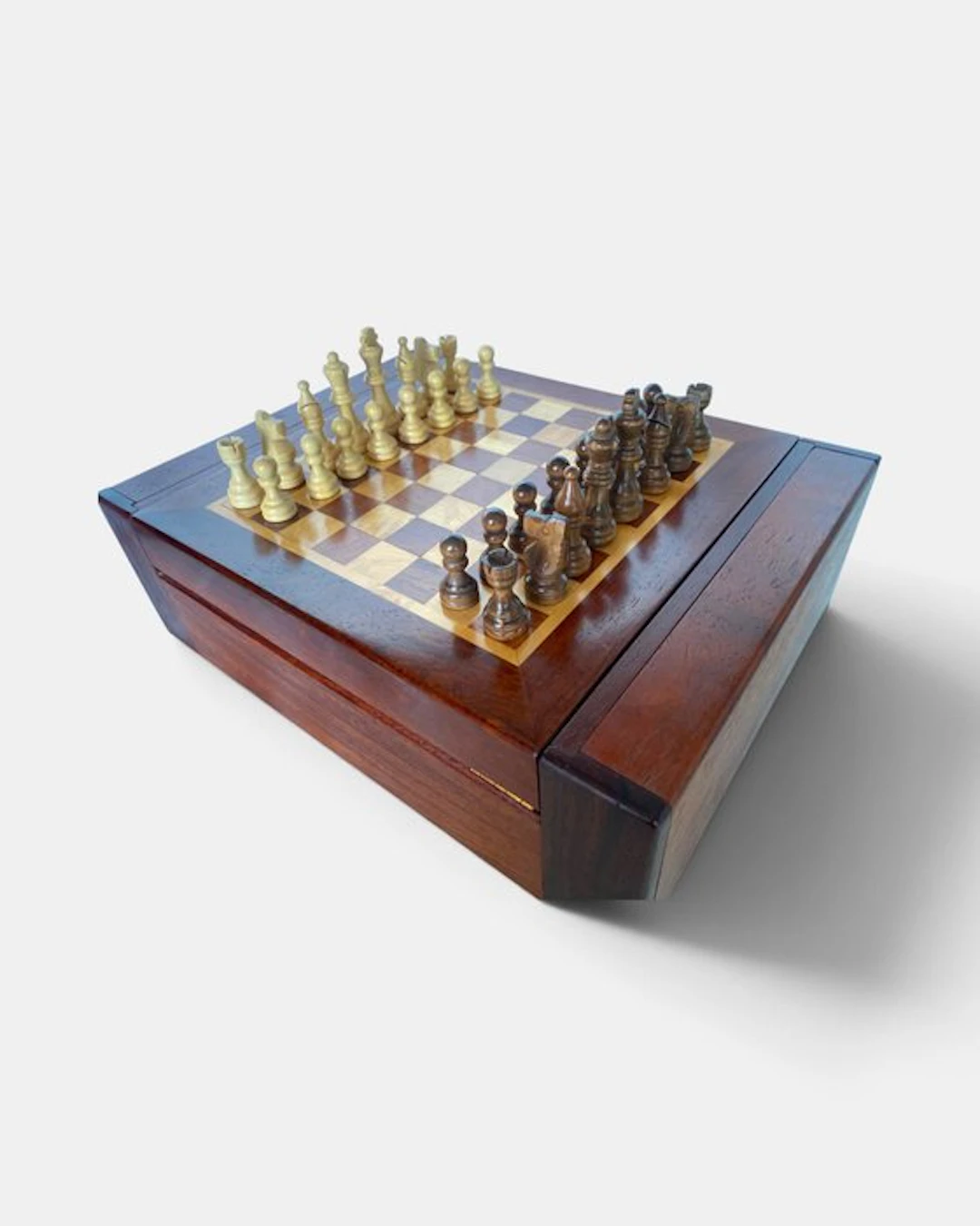 Chess set - Antiguo - with a humidifier and hygrometer for cigars