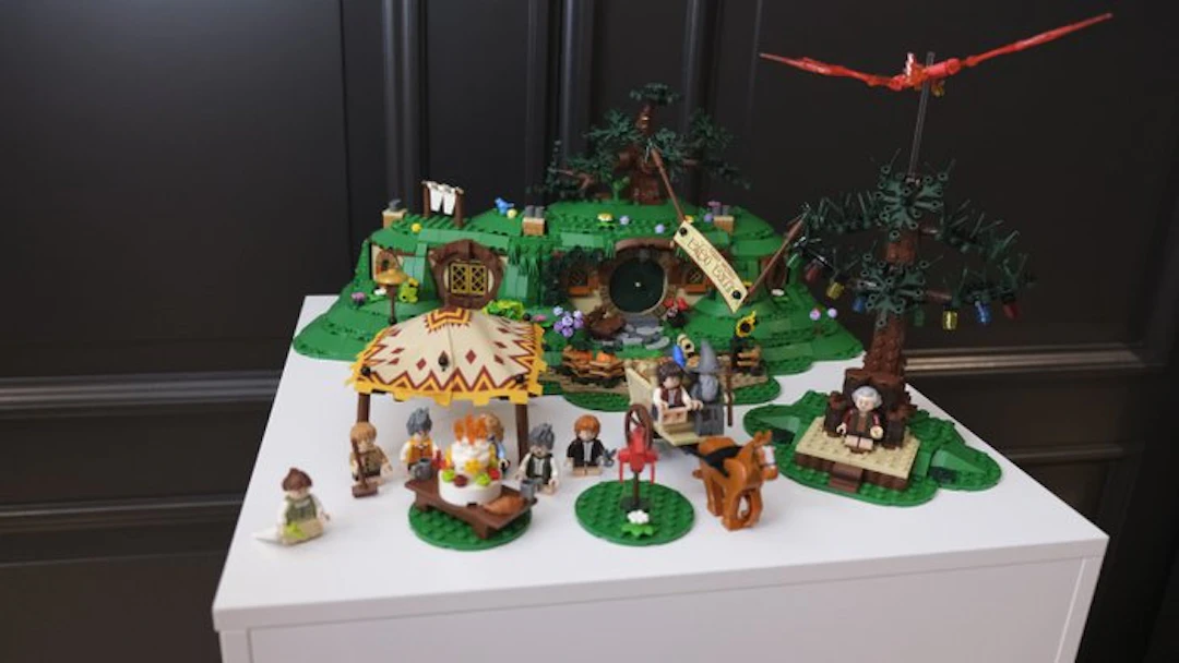 LEGO Set - 10354 - The Lord of the Rings - The Shire - Used - 99% Complete