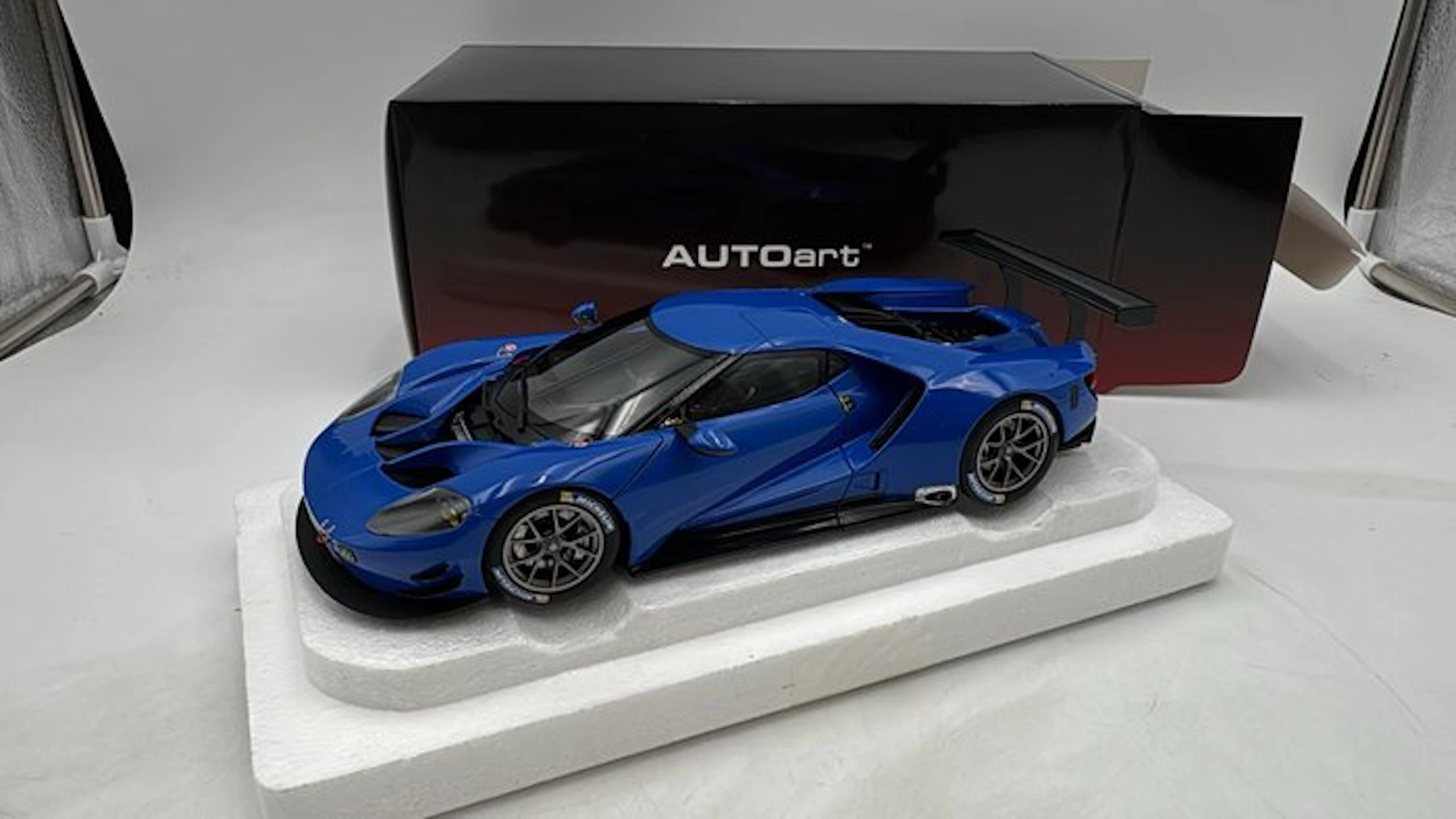 Autoart 1:18 - Model car - Ford GT 24h Le Mans - (code.H32)