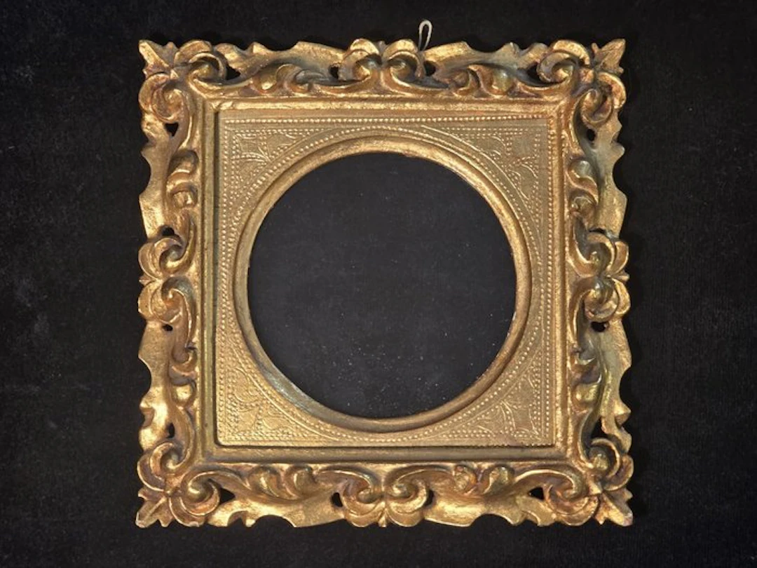 Frame (2) - Wood - Antique gold leaf