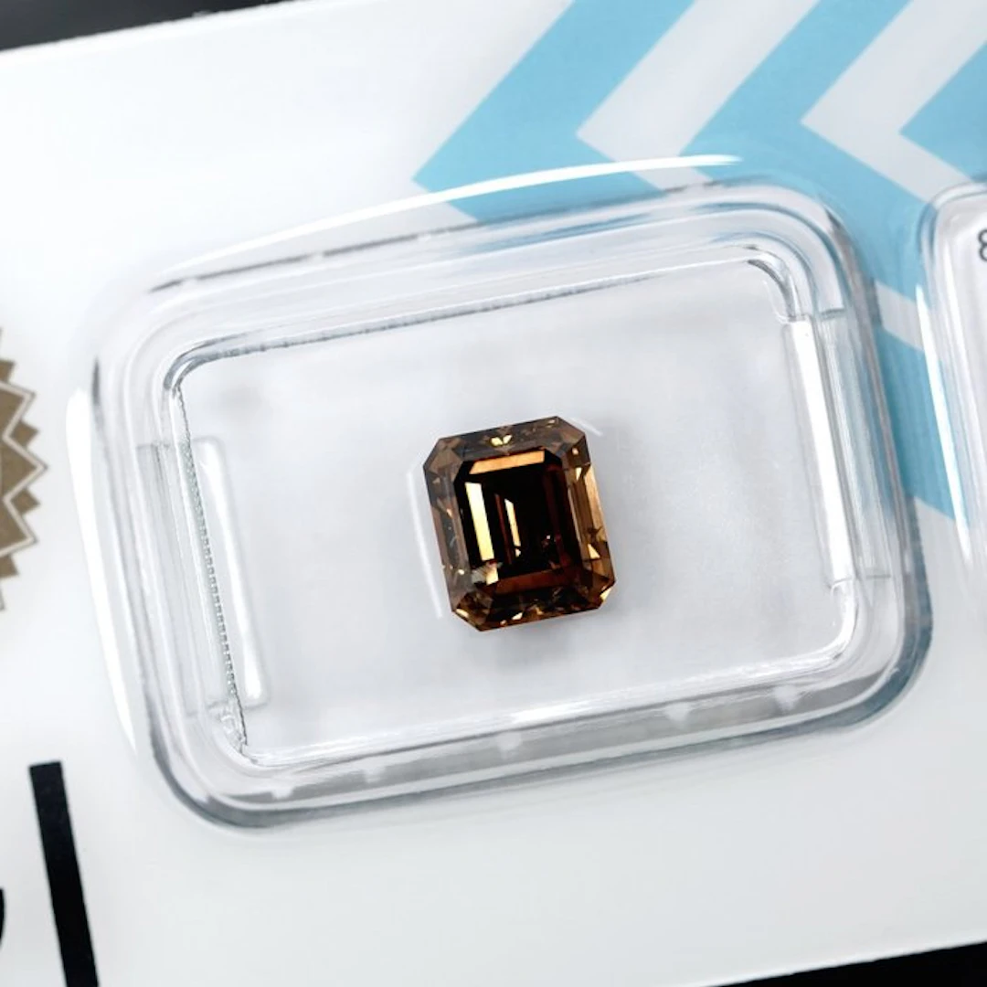 No reserve price - 1 pcs Diamond (Natural coloured)...