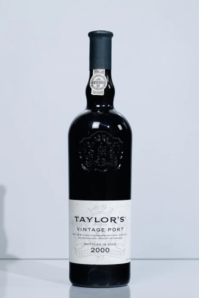 2000 Taylor's - Vintage Port - Bottled in 2002 - Douro - 1 Bottle (0.75L)