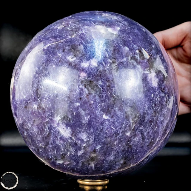 Beautiful Lepidolite sphere – Violet depth as a luxurious...