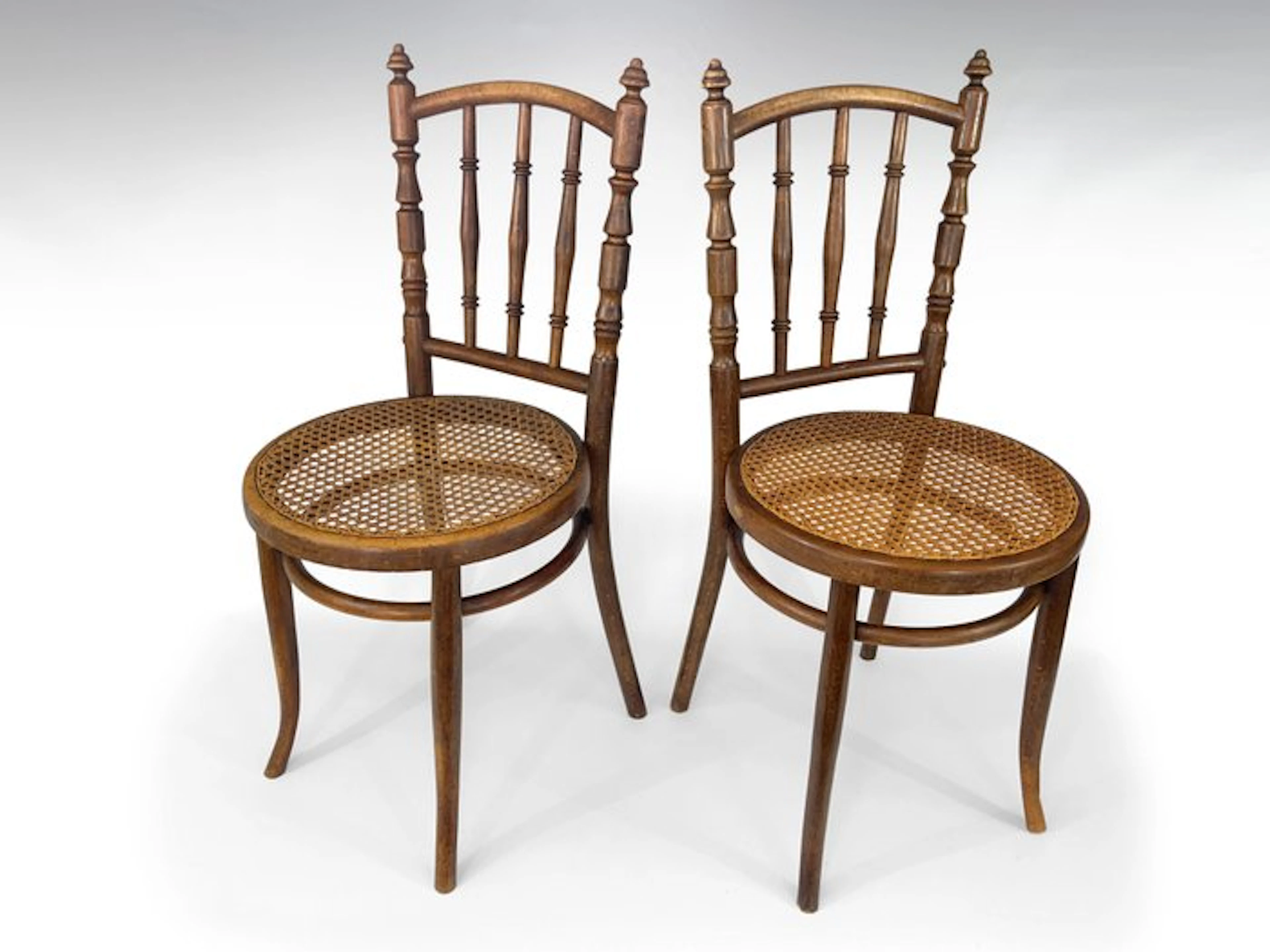 Josef Hofmann - Chair - Beech - Two Viennese curved beechwood chairs.