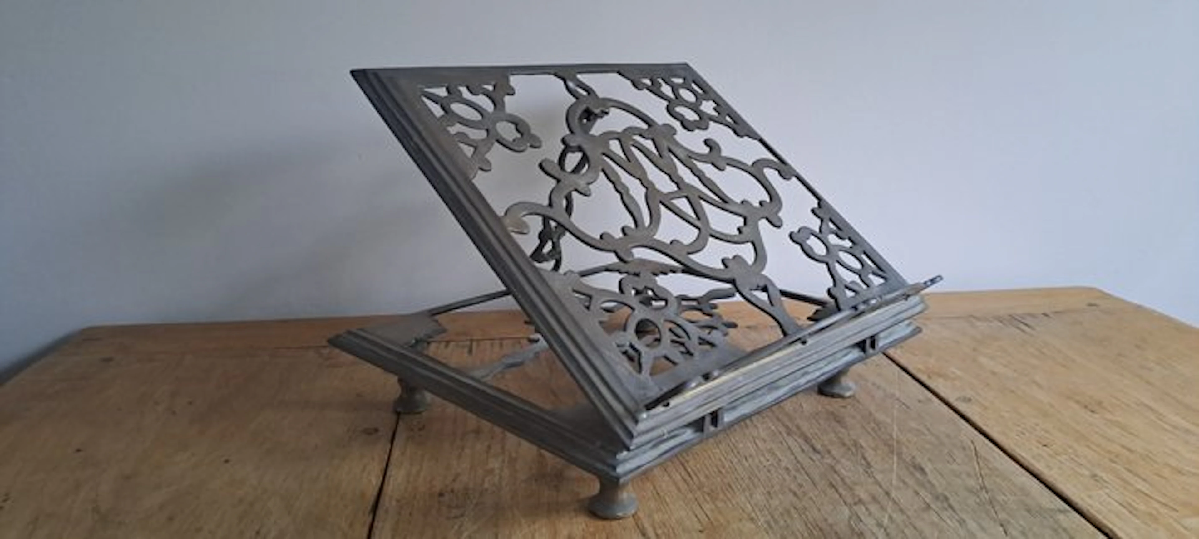 Stand - Bronze