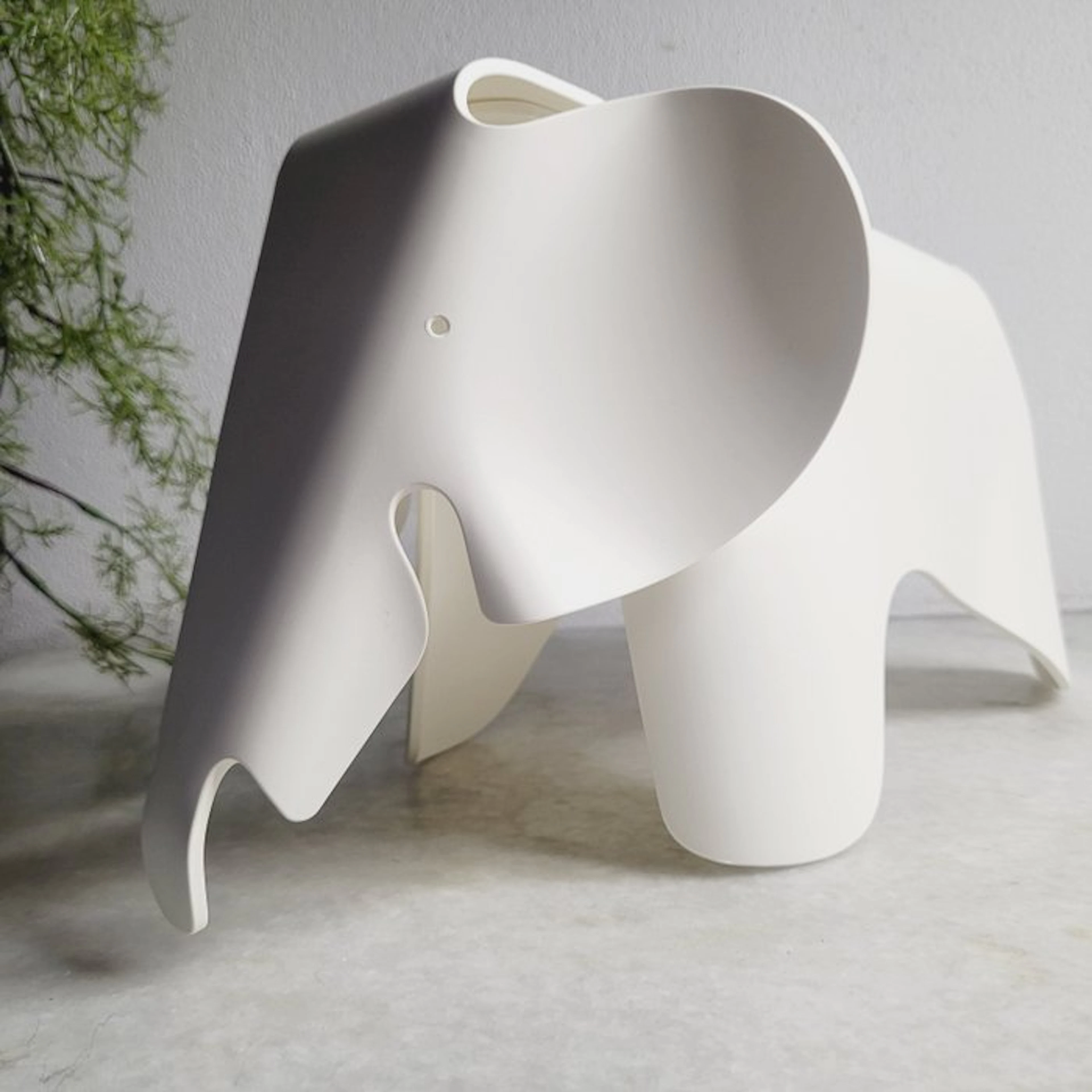Vitra - Charles & Ray Eames - Chair - In top condition: Elephant - plastic
