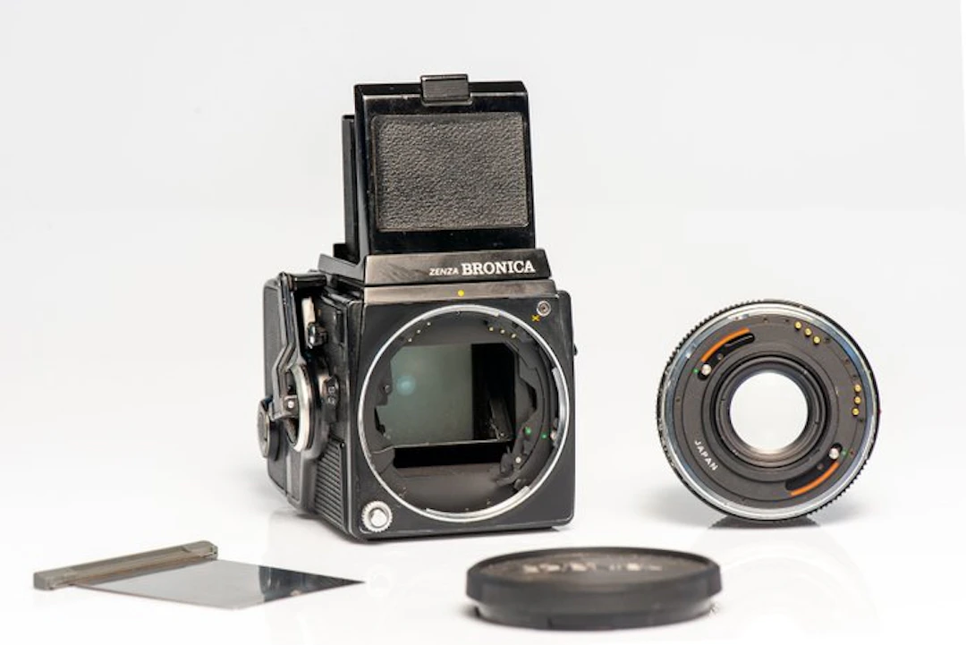 Bronica SQ-A + Zenzanon PS 80mm | 120 / medium format camera