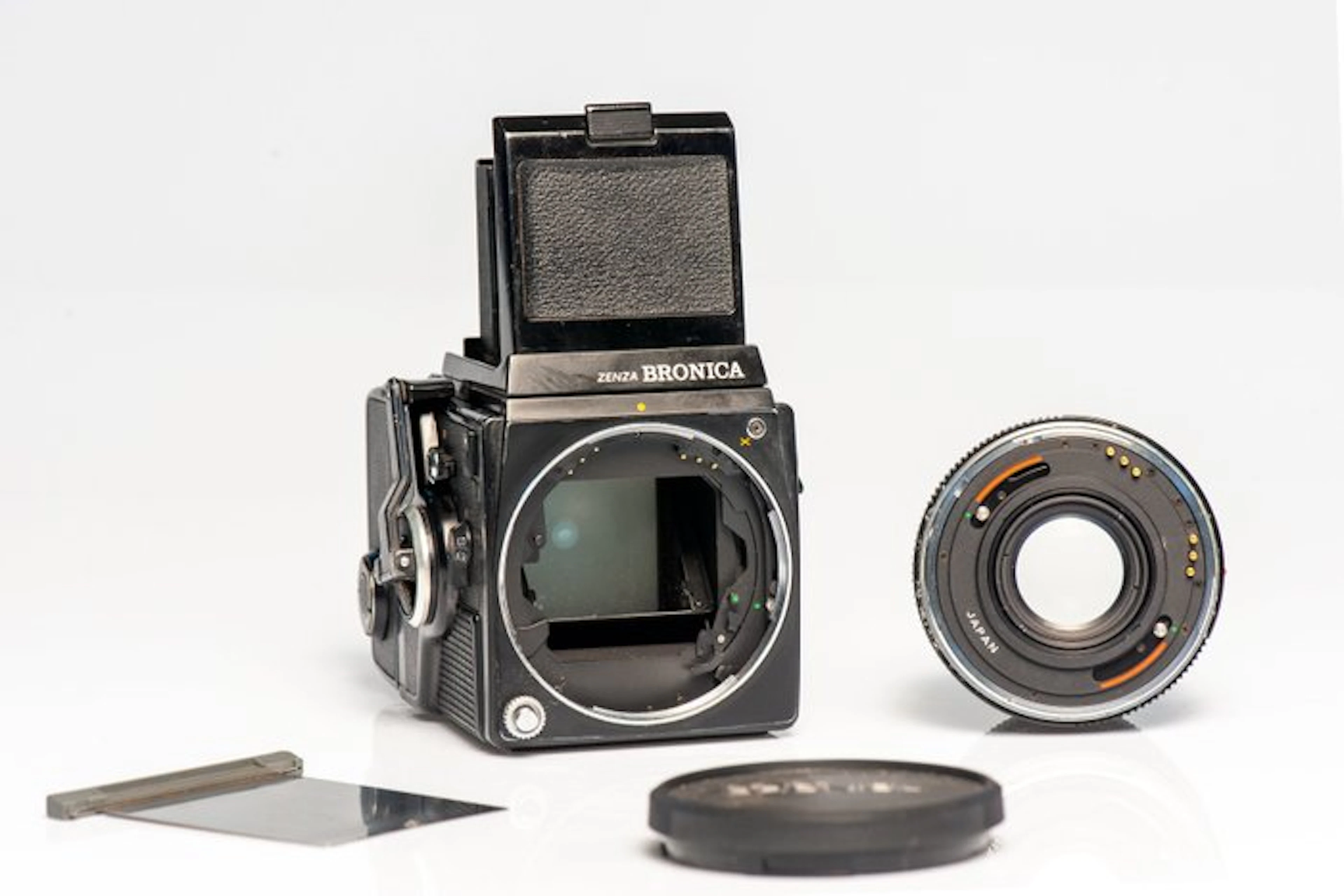 Bronica SQ-A + Zenzanon PS 80mm | 120 / medium format camera