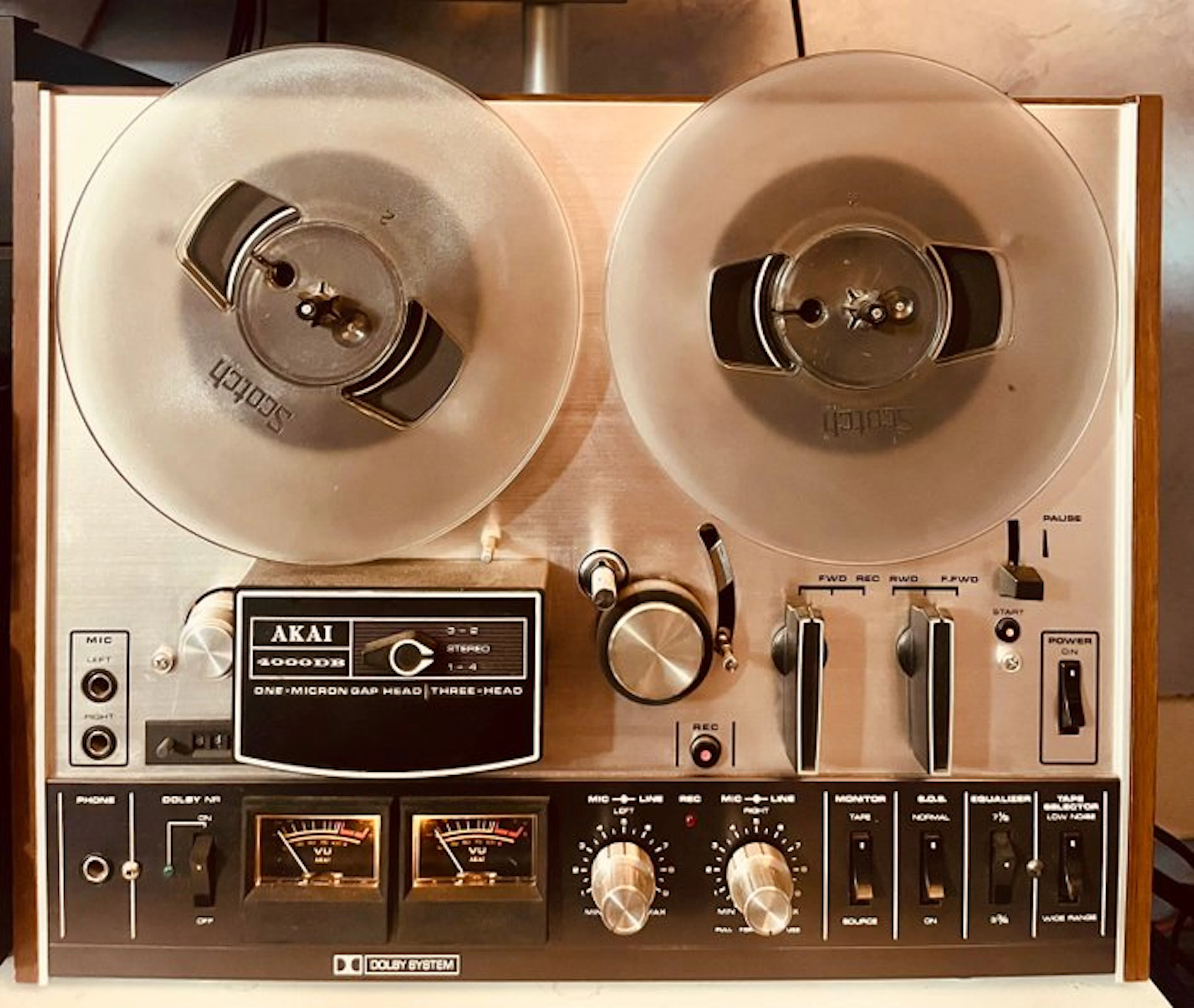 Akai - 4000DB 4-Track 2-Channel Reel to reel deck 18 cm