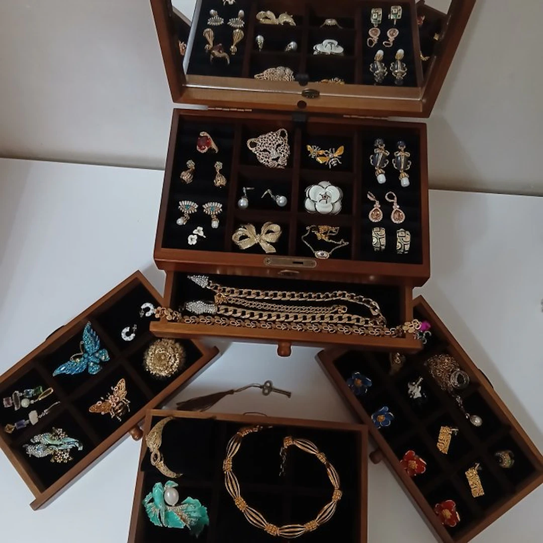 Themed collection - Collection of vintage jewelry...